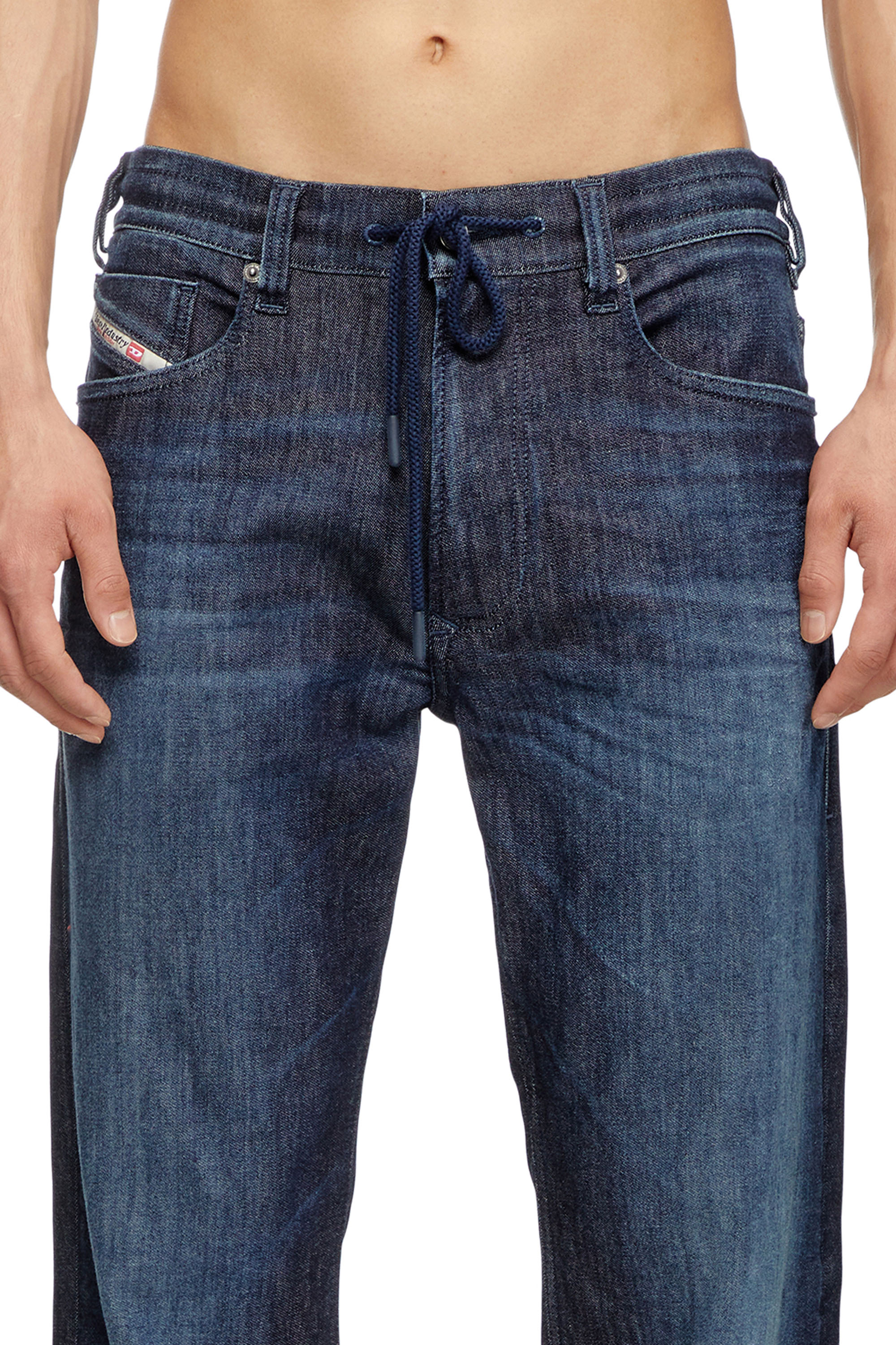 Diesel - Relaxed 2080 D-Reel Joggjeans® 09L11 Uomo, Blu Scuro - Image 5