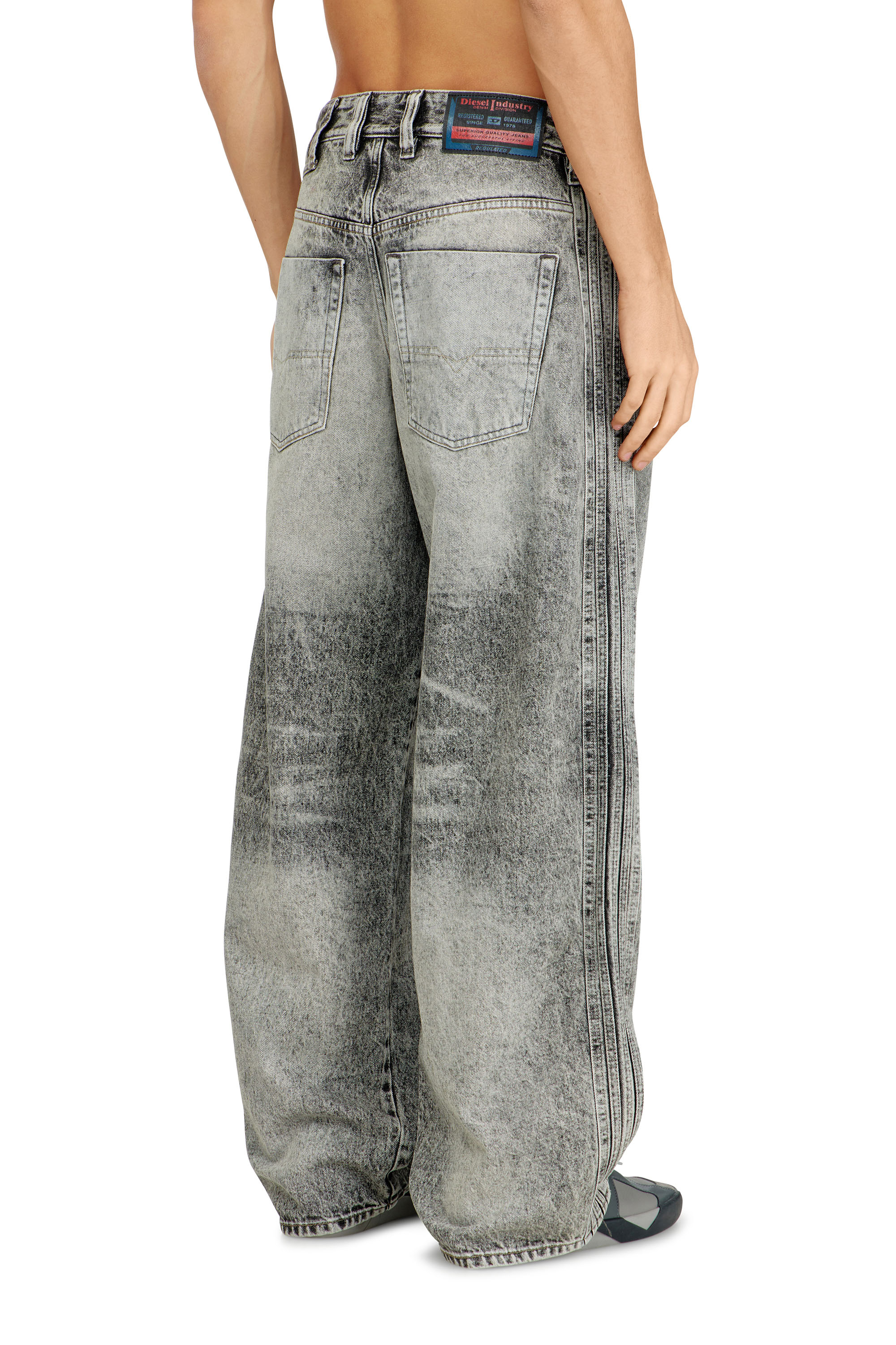 Diesel - Relaxed Jeans 1997 D-Enim-M 09P11 Unisex, Grigio Chiaro - Image 4