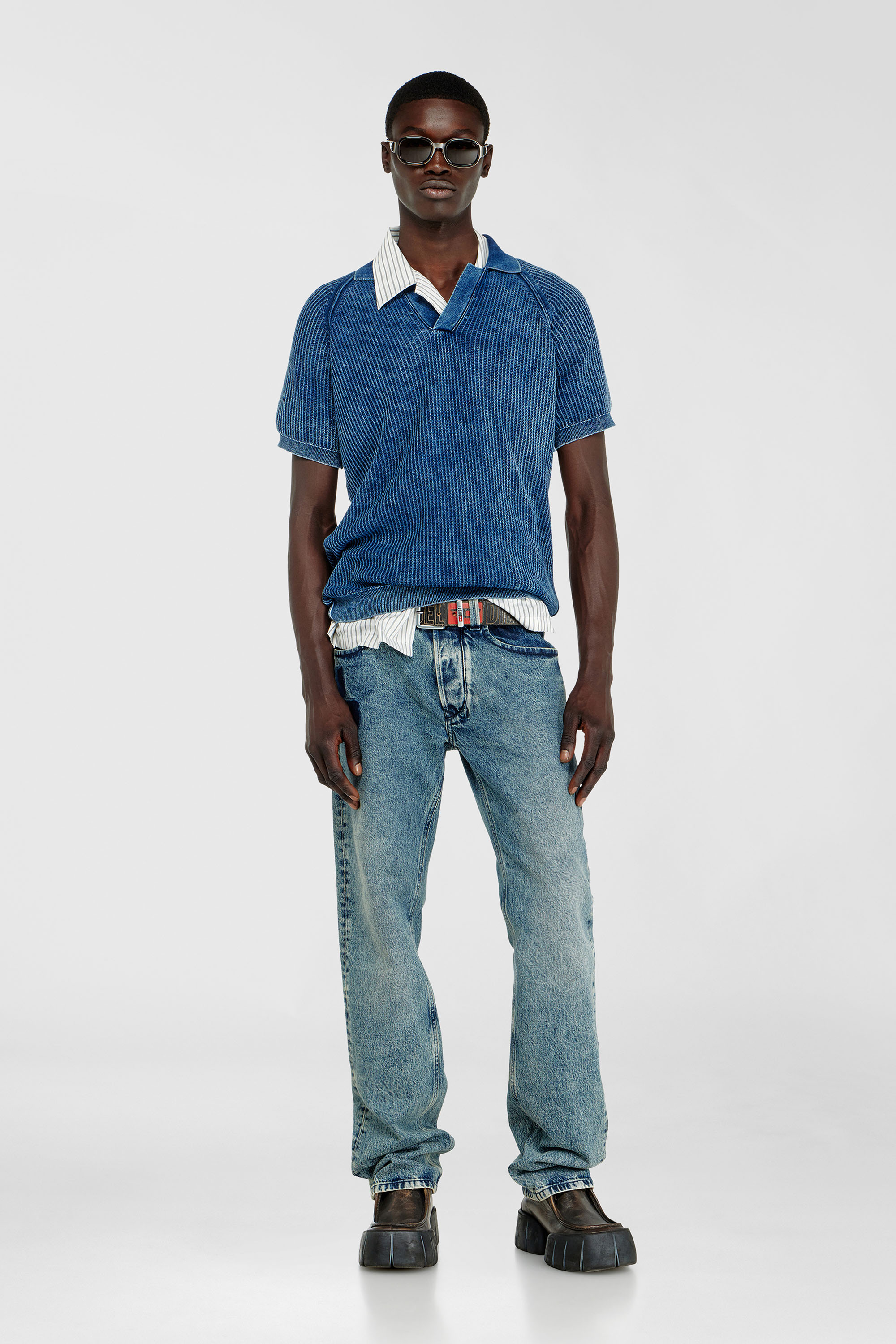 Diesel - Regular Jeans 1985 Larkee 0IFBV Homme, Bleu moyen - Image 1