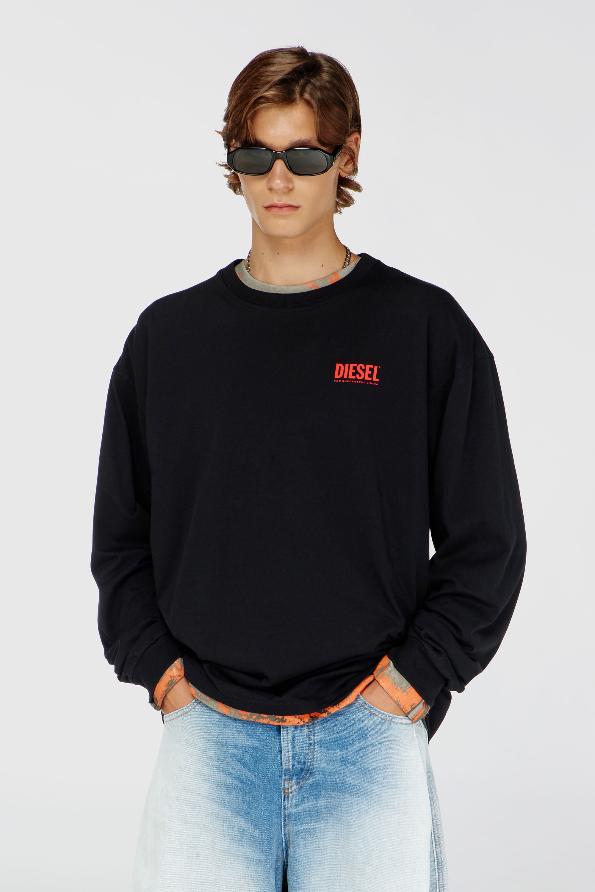 Diesel - T-BOXT-LS-BISK, T-shirt a maniche lunghe relaxed con logo Biscotto Uomo in Nero - 1
