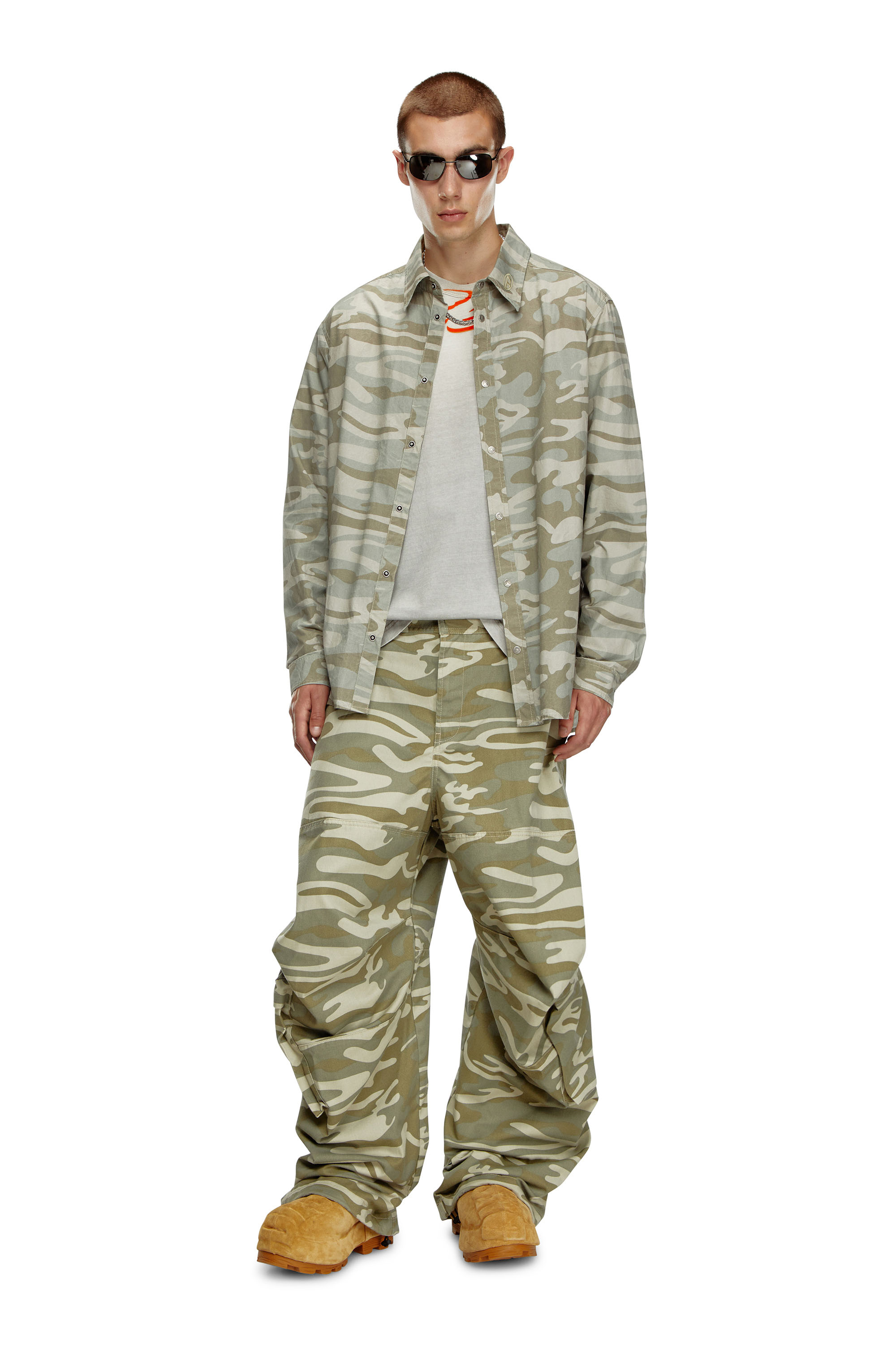 Diesel - P-ARNE-B, Homme Pantalon cargo à imprimé camouflage in Vert - Image 2