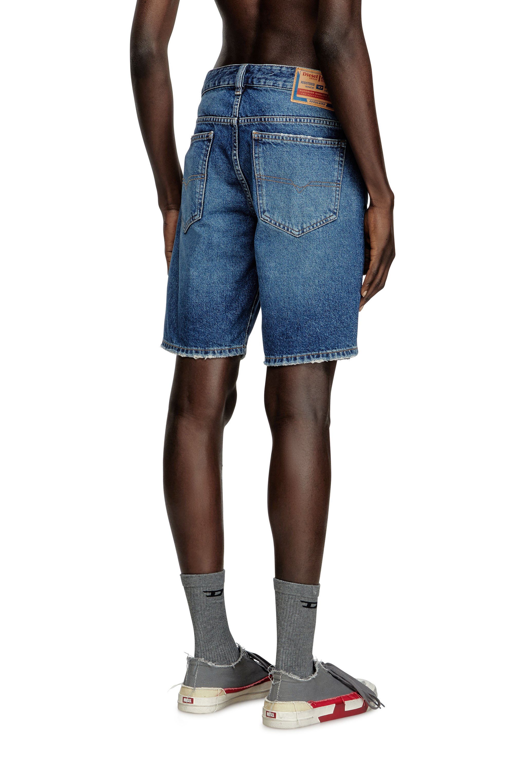 Diesel - D-FIN, Herren Schmal geschnittene Shorts aus Denim in Mittelblau - 4