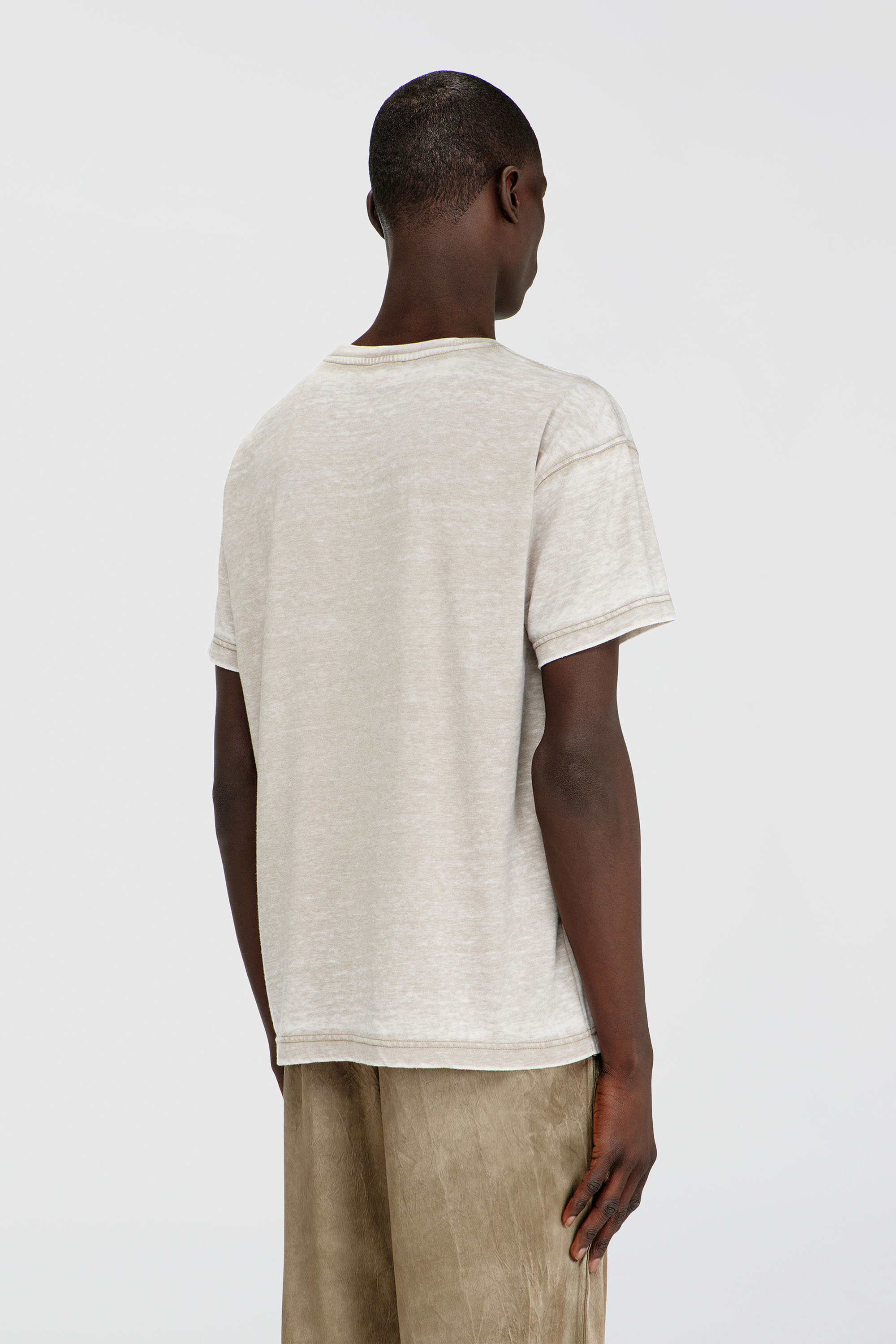 Diesel - T-NORM-AA8, T-shirt in jersey con lavaggio burnout e borchie Uomo in Beige - 4