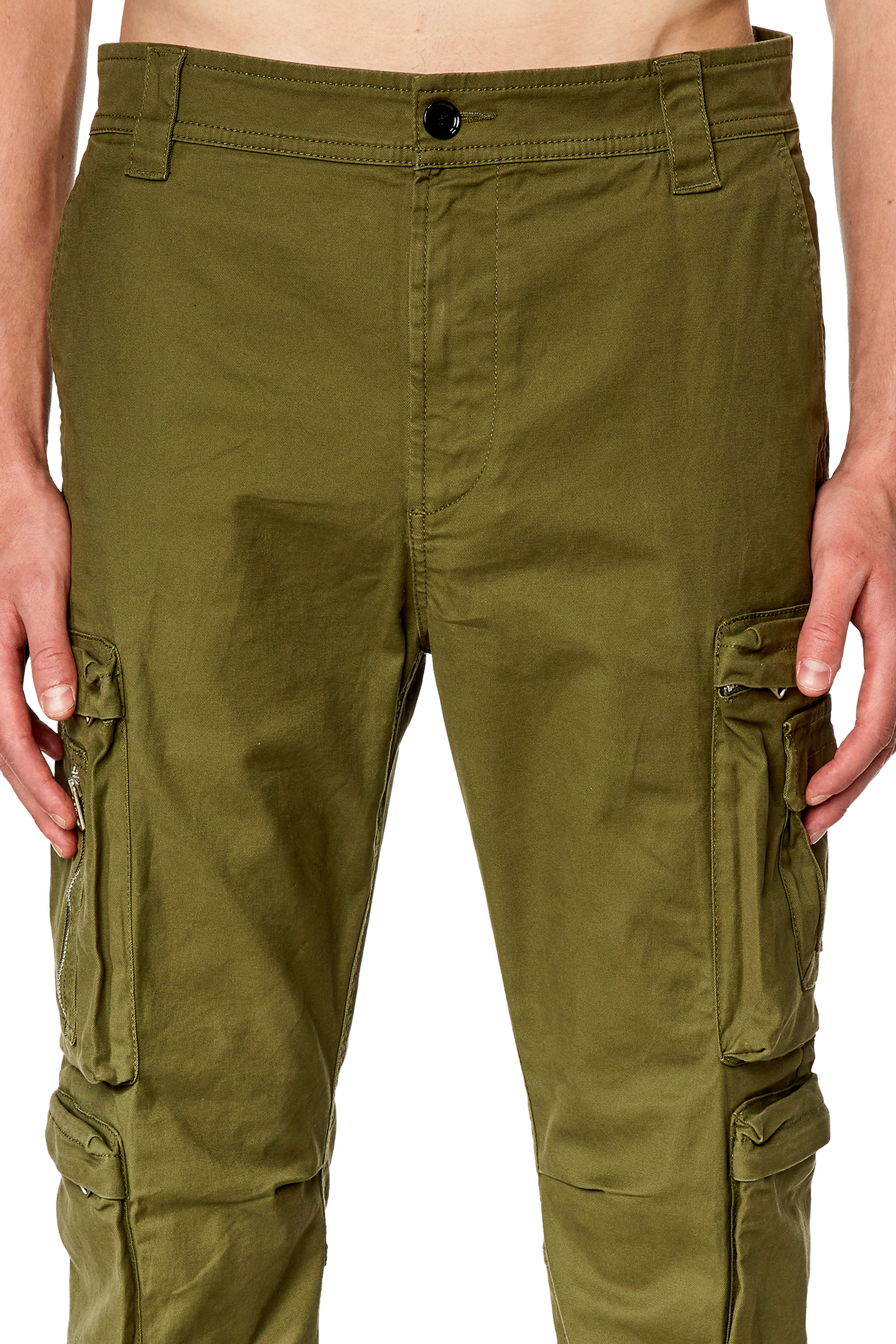 Diesel - P-ARLEM, Pantaloni cargo con tasca zip Uomo in Verde - 5