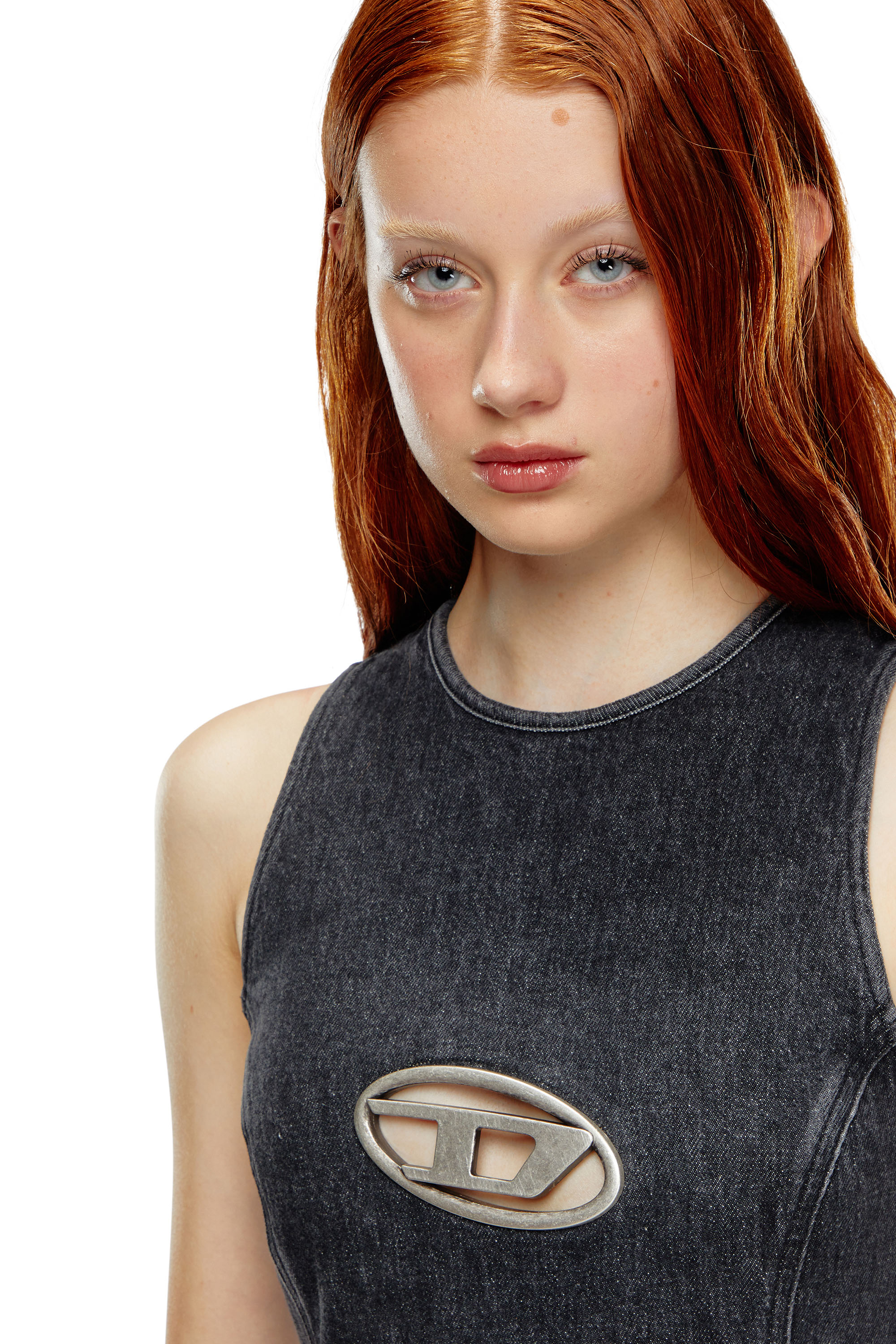 Diesel - DE-FERRIZ-FSD, Minidress in denim con placca Oval D Donna in Nero - 4