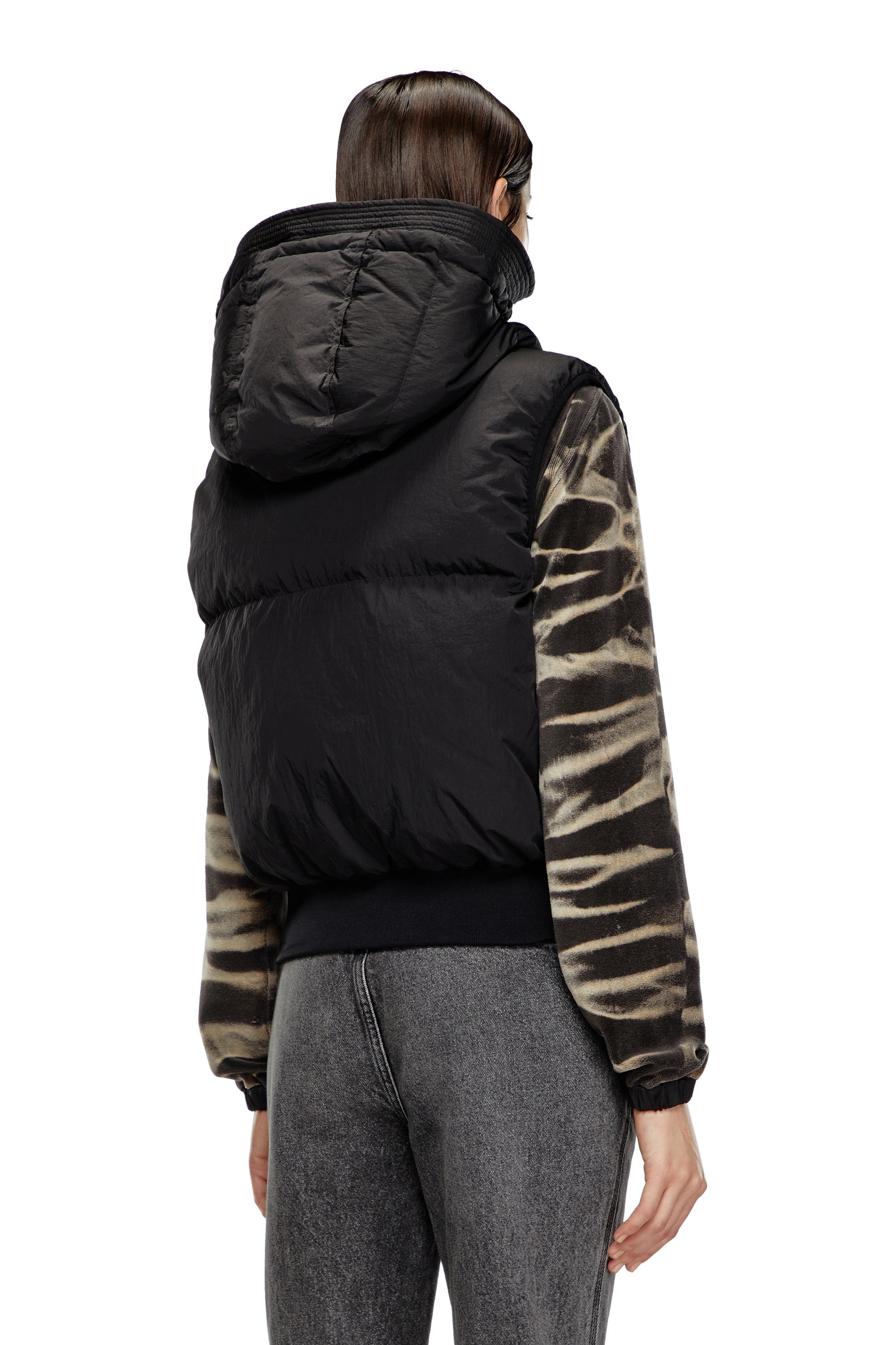 Diesel - W-PEYT-SSL-NEW-P1, Gilet sans manches à capuche en nylon froissé Femme in Noir - 4