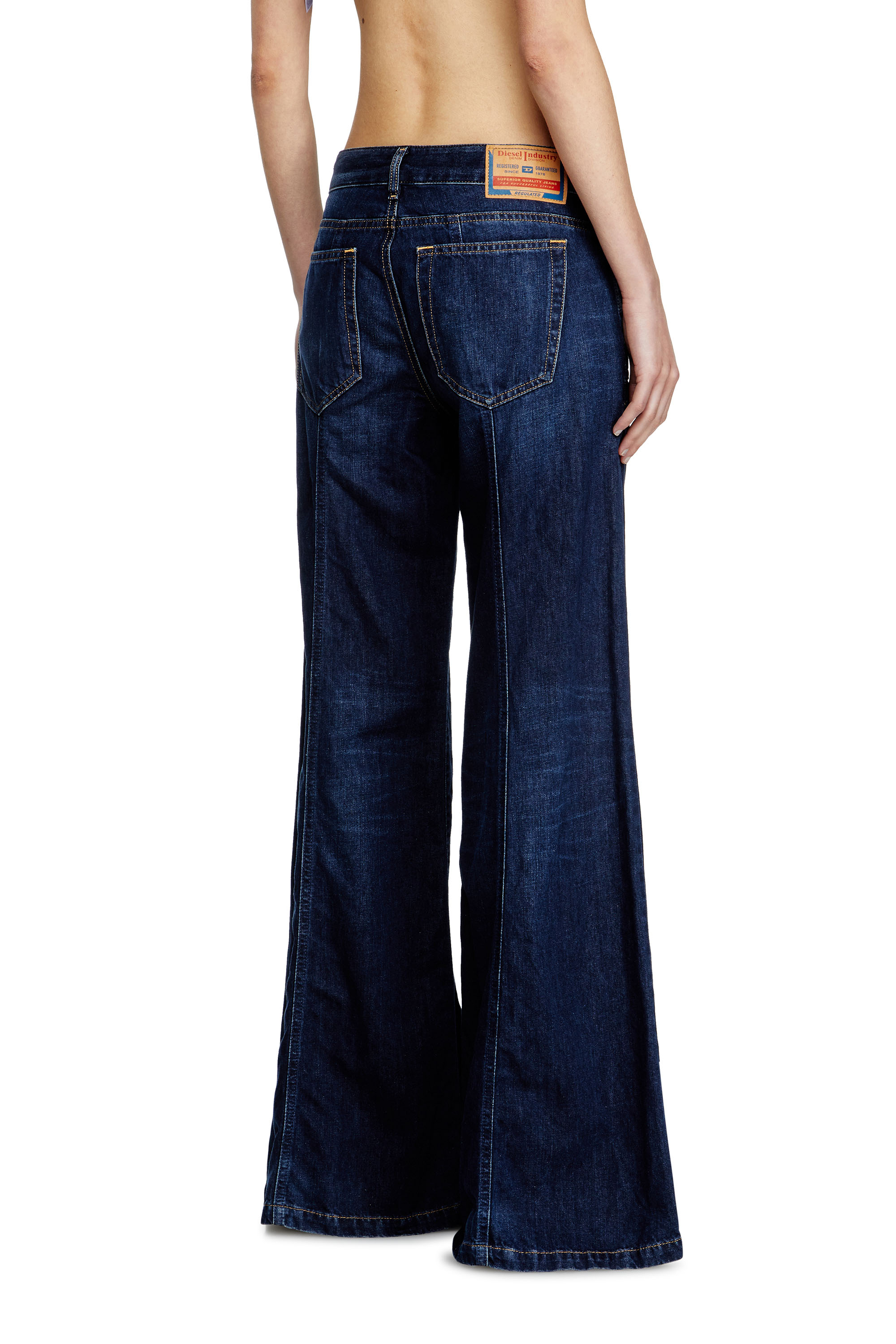 Diesel - Flare Jeans D-Akii 068RA Femme, Bleu Foncé - Image 4