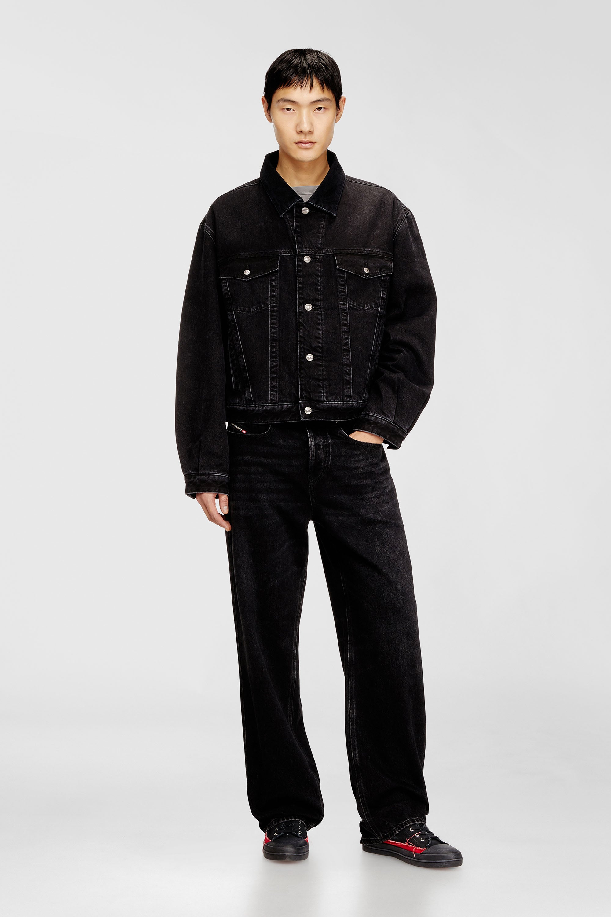 Diesel - D-RANGER-T, Giacca trucker imbottita in denim Unisex in Nero - 2