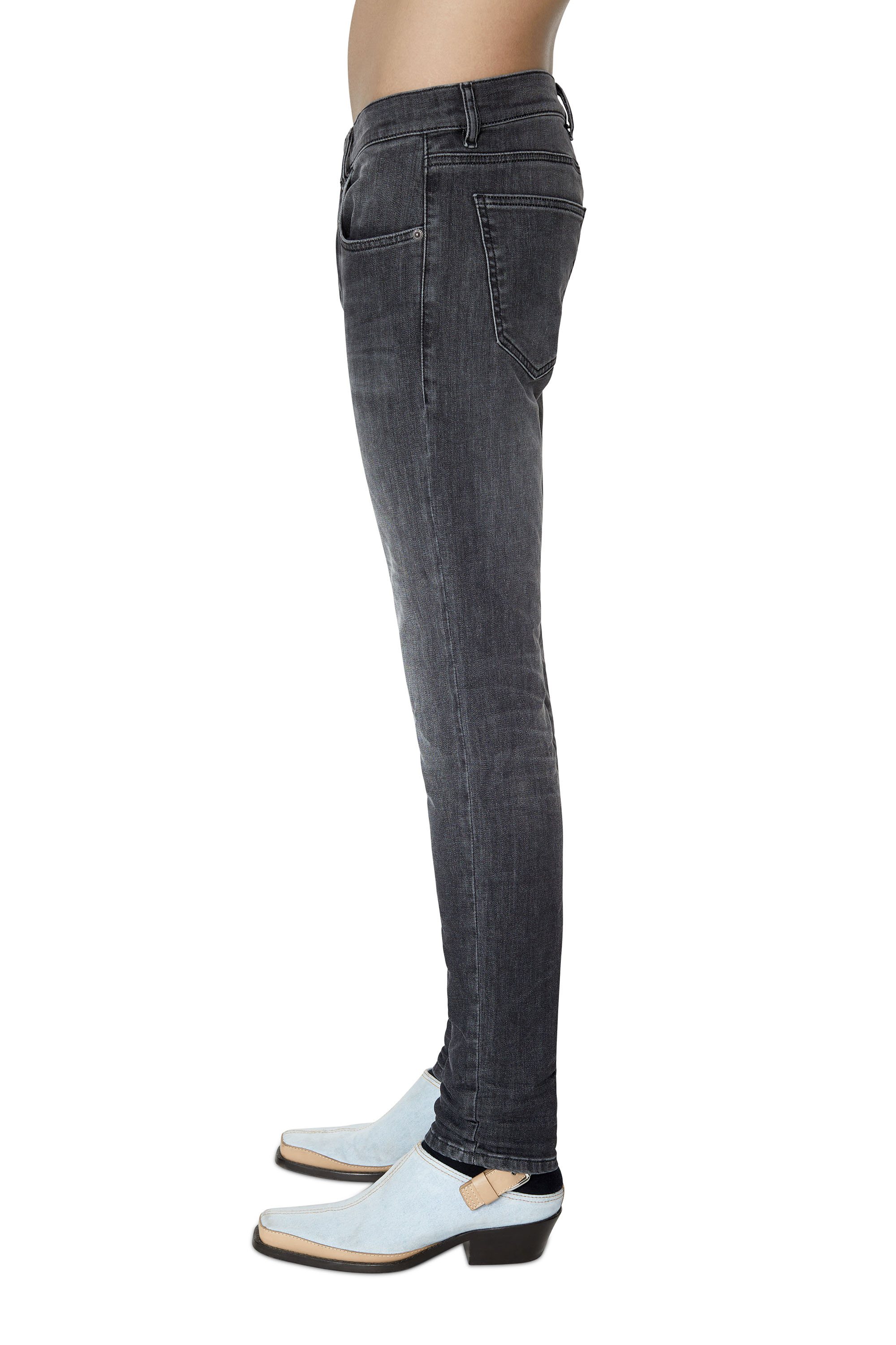 Diesel - D-Strukt JoggJeans® 09D52 Slim, Nero/Grigio scuro - Image 4