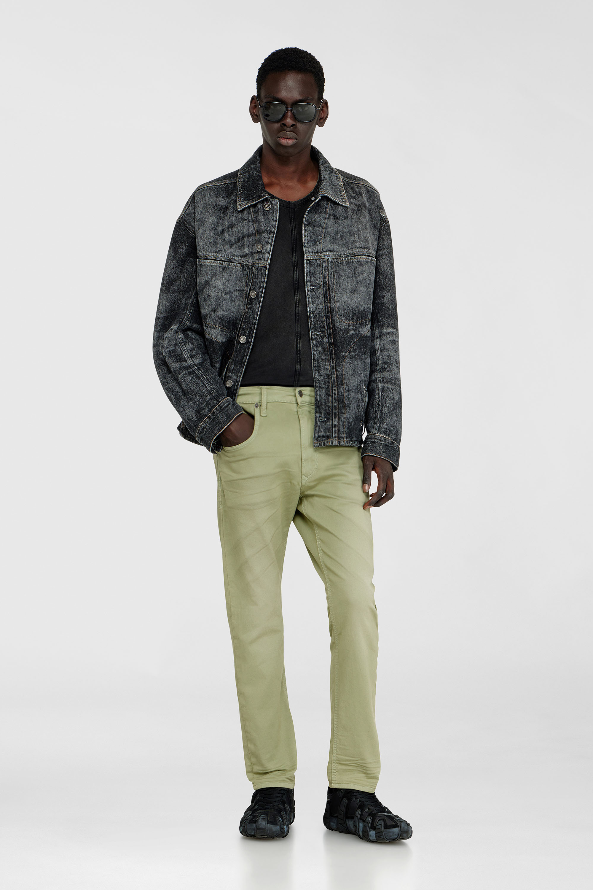 Diesel - Regular 2032 D-Krooley-BW Joggjeans&reg; 0670M Homme, Vert Olive - Image 1