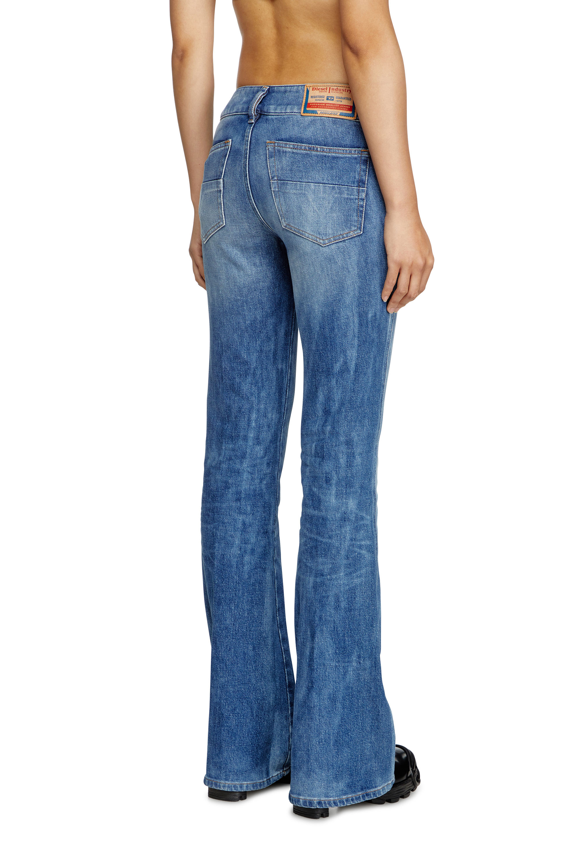 Diesel - Bootcut Jeans D-Hush 09L19 Donna, Blu medio - Image 4