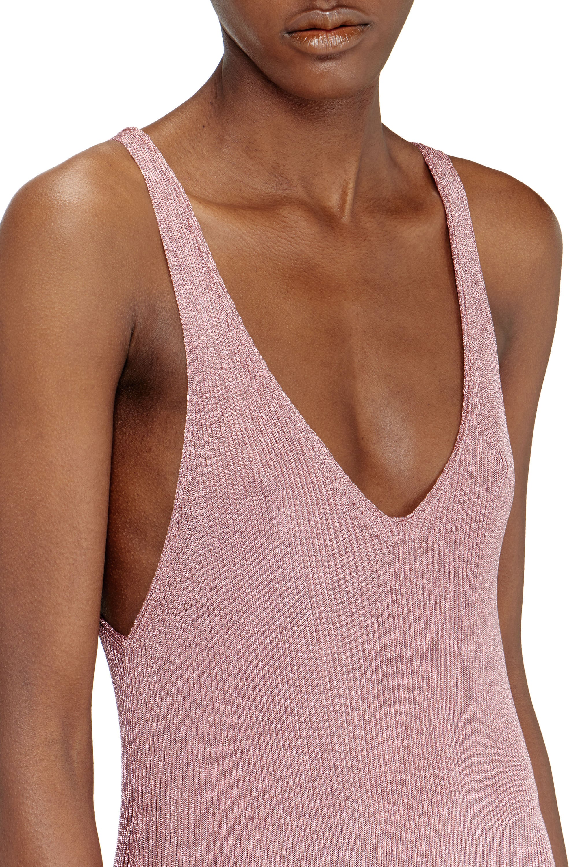 Diesel - M-DELOCA, Robe midi en maille c&ocirc;tel&eacute;e m&eacute;tallis&eacute;e Femme in Rose - 4