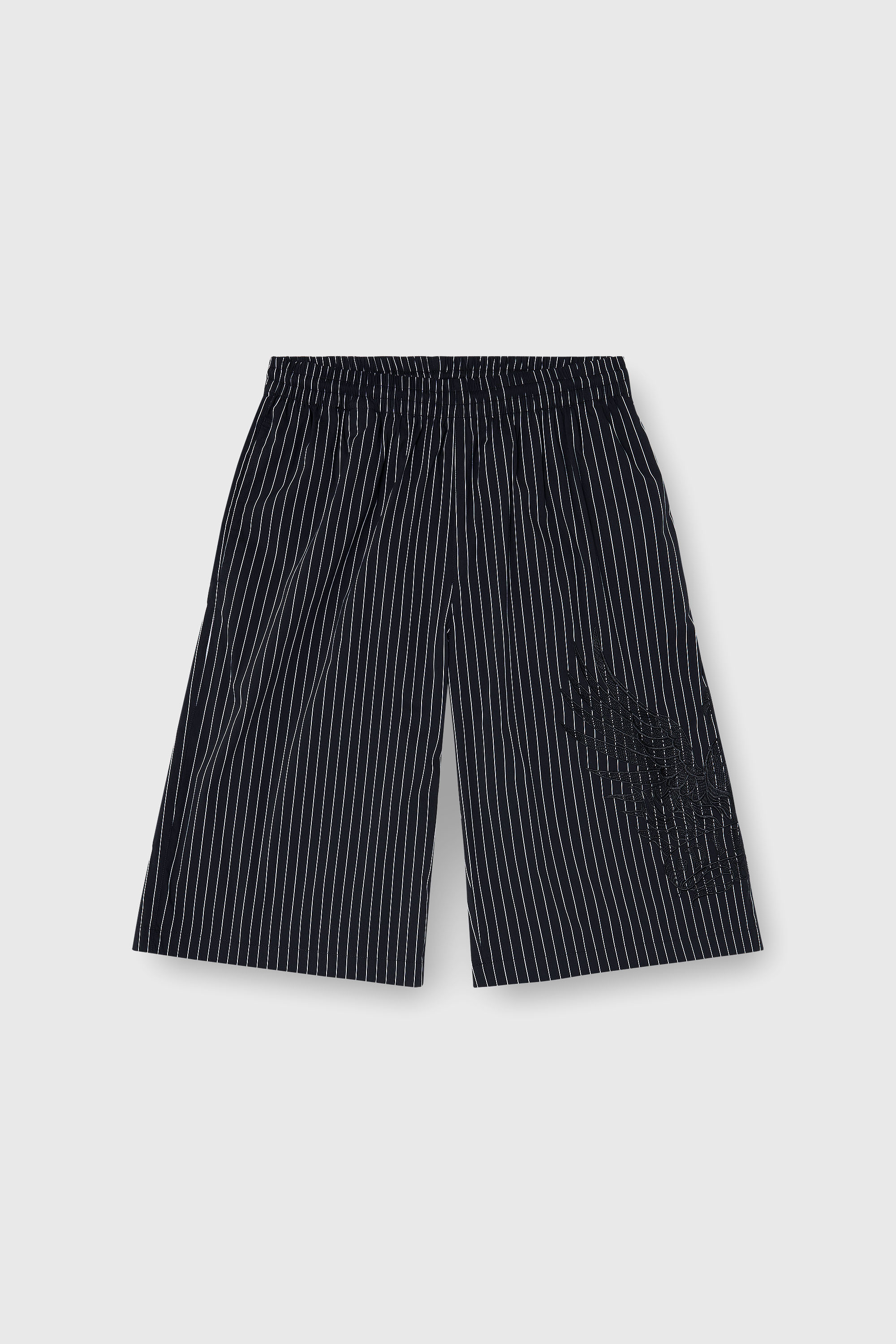 Diesel - P-THEO-SHORT-NJCA, Short &agrave; rayures fines avec broderie Phoenix Homme in Noir - 2