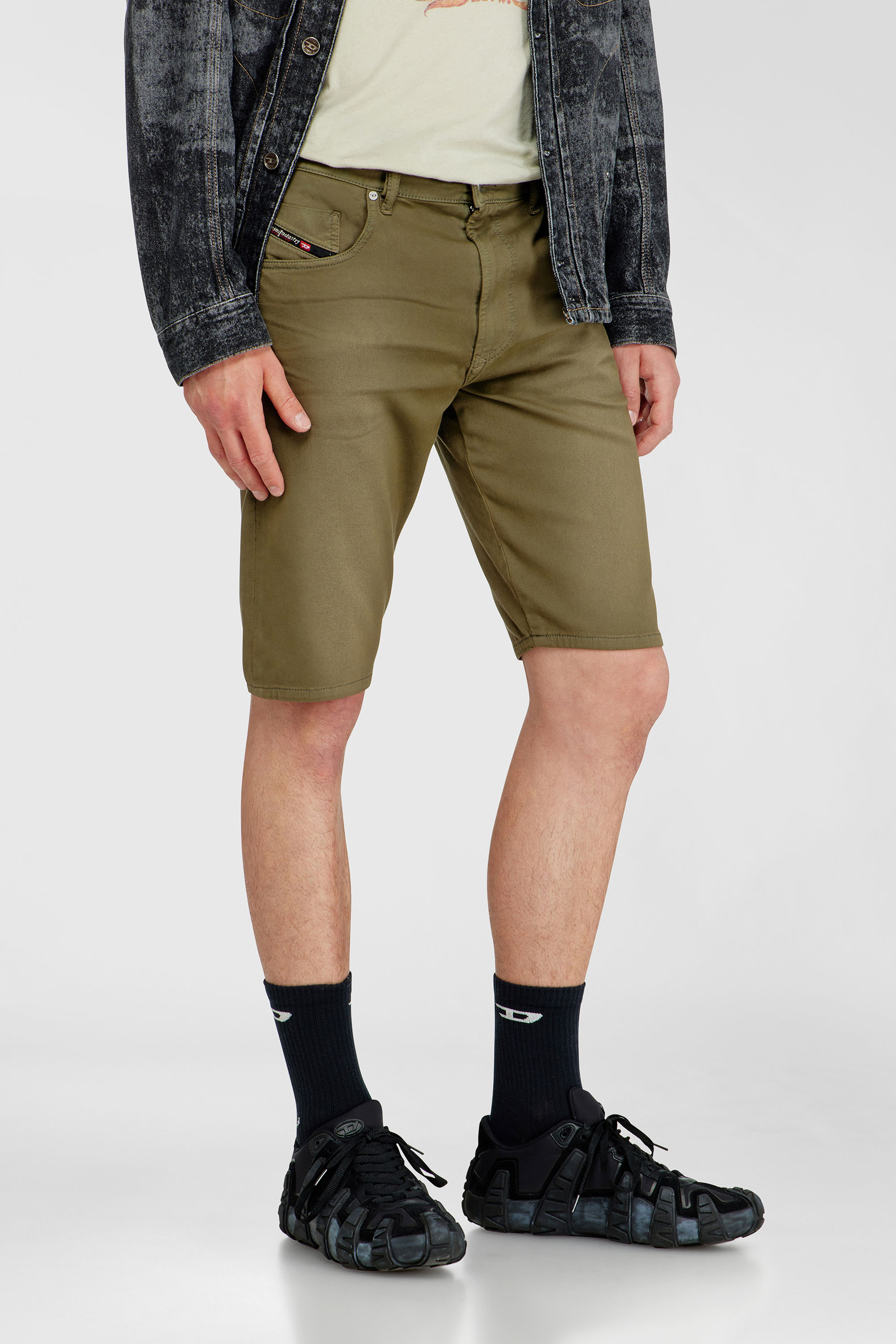 Diesel - 2033 D-KROOLEY-SHORT-BW JOGG, Short slim en denim color&eacute; Homme in Vert - 5