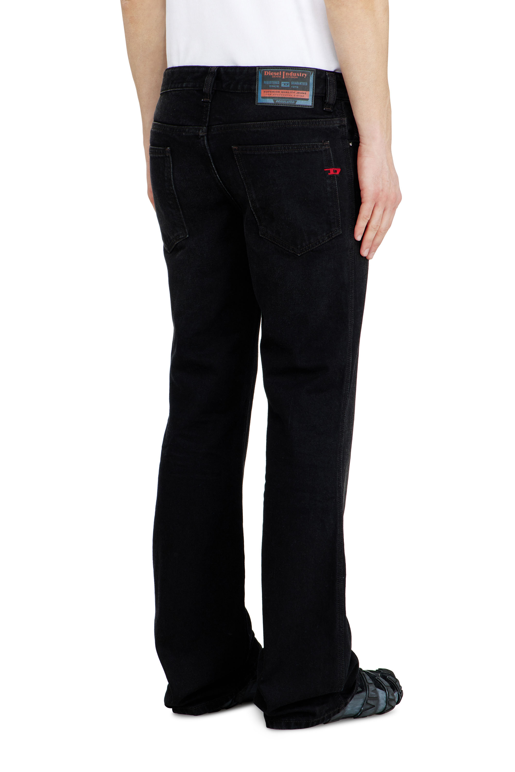 Diesel - Bootcut Jeans 1998 D-Buck 0ADBV Uomo, Nero - Image 5