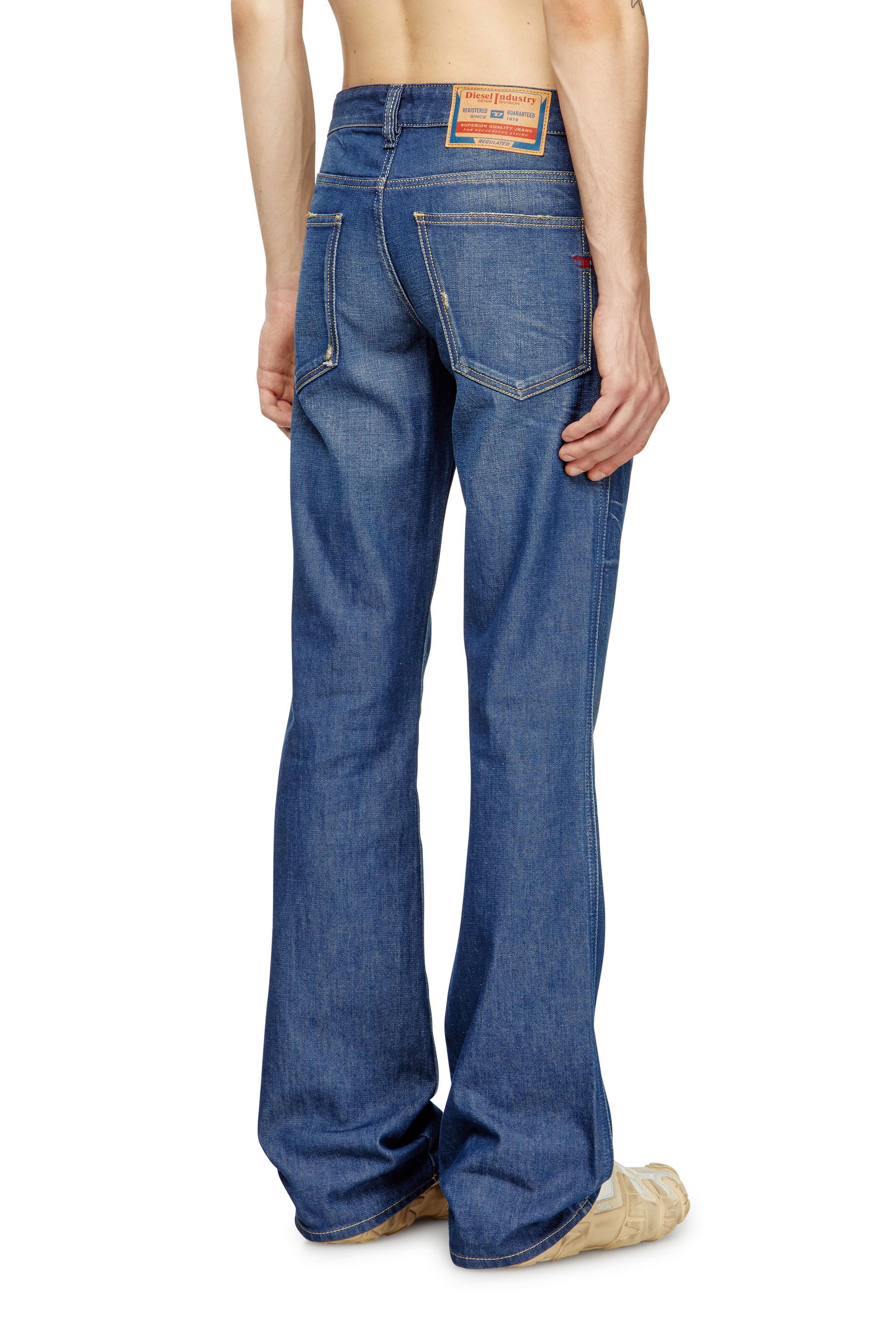 Diesel - Bootcut Jeans 1998 D-Buck 09M60 Uomo, Blu Scuro - Image 4