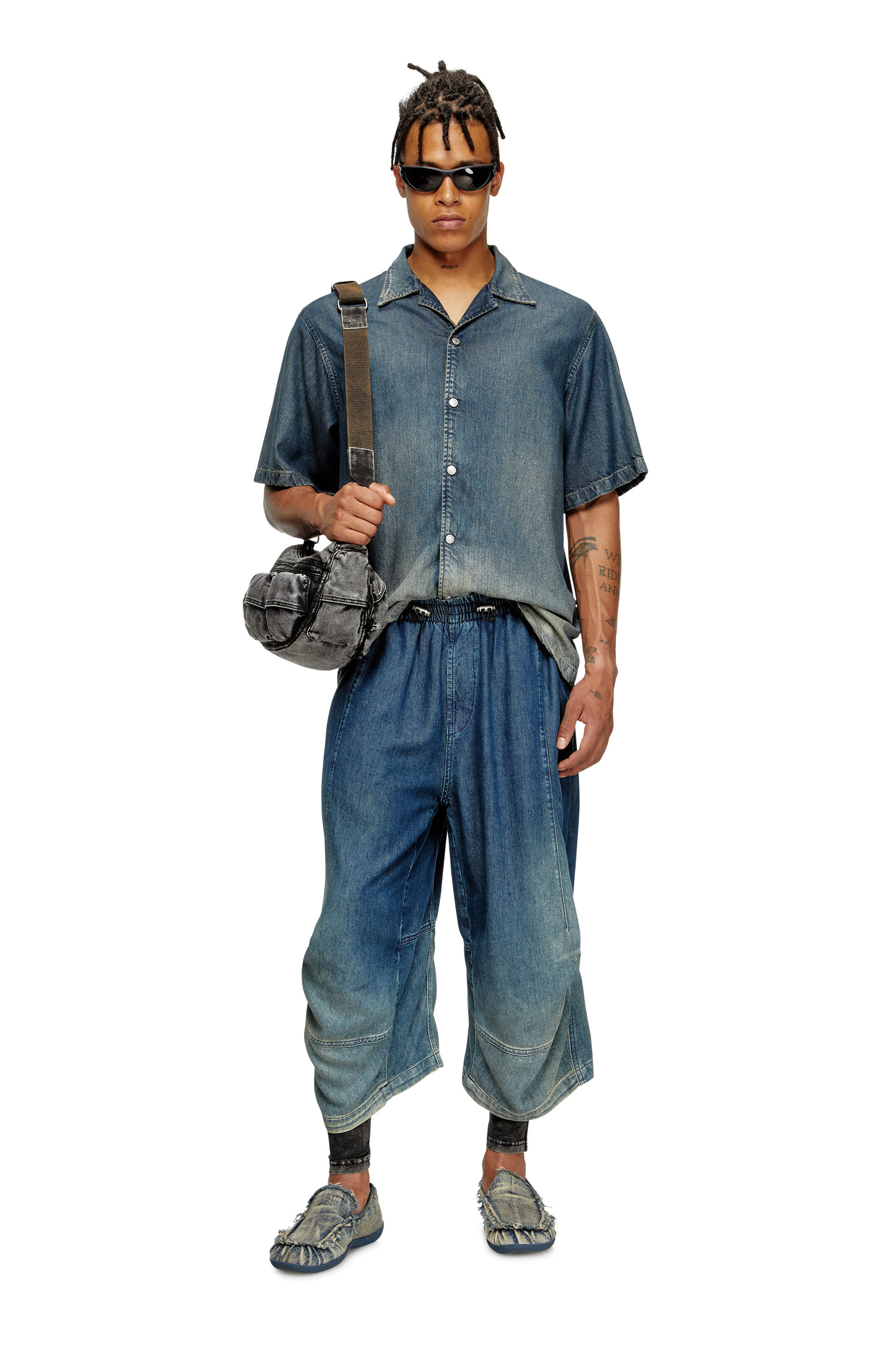 Diesel - D-PARI-SHORT-S, Short ergonomique en denim nuancé Mixte in Bleu - 3