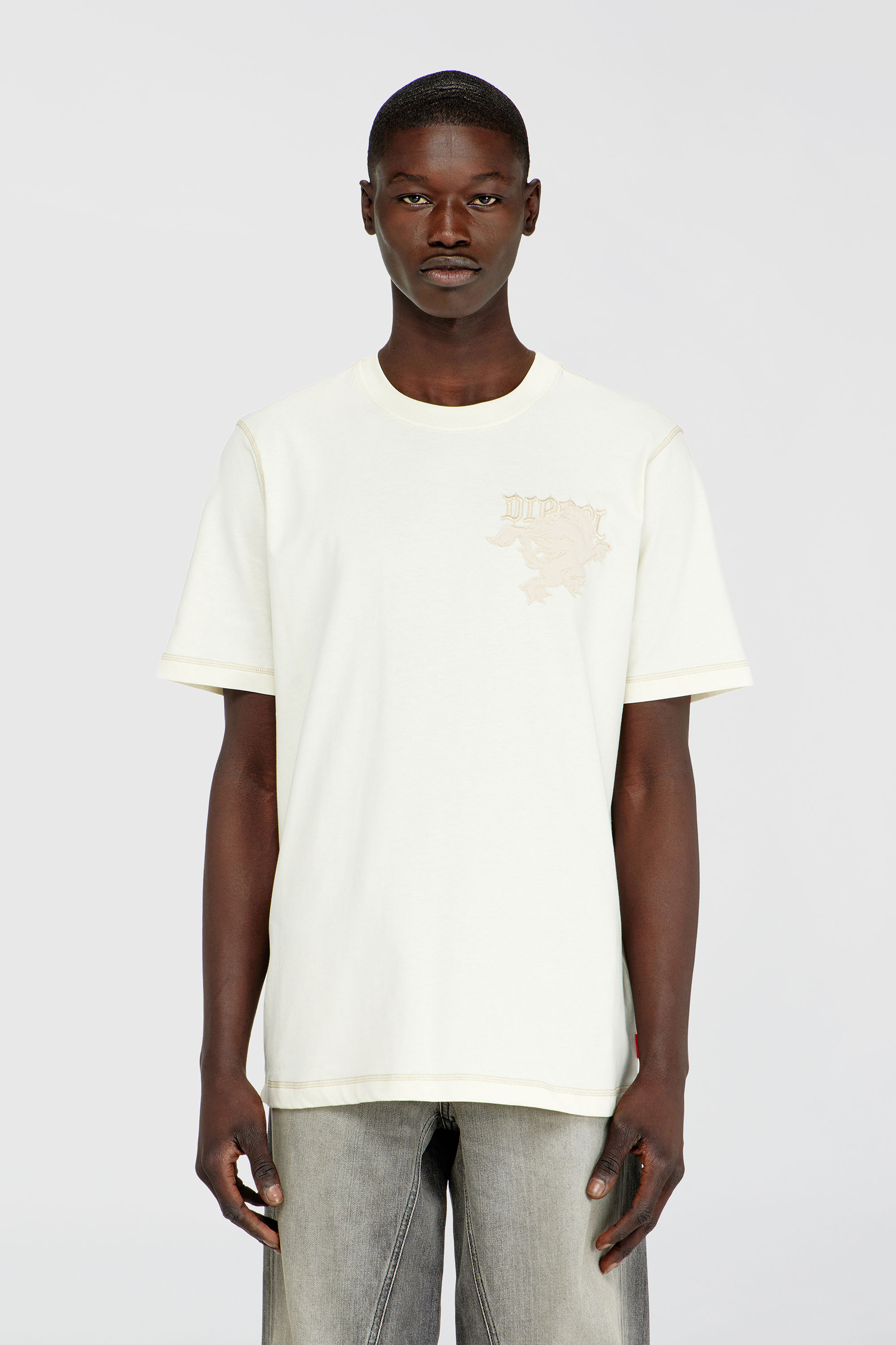 Diesel - T-ADJUST-NOTCH, Maglietta regular con patch ricamato Uomo in Bianco - 1