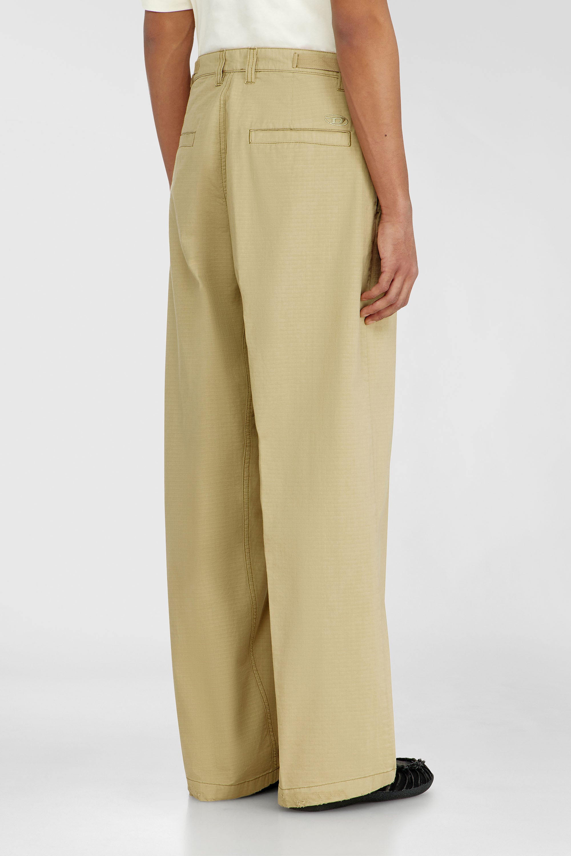 Diesel - P-BALL, Pantaloni in ripstop di cotone con fibbie laterali Uomo in Beige - 4