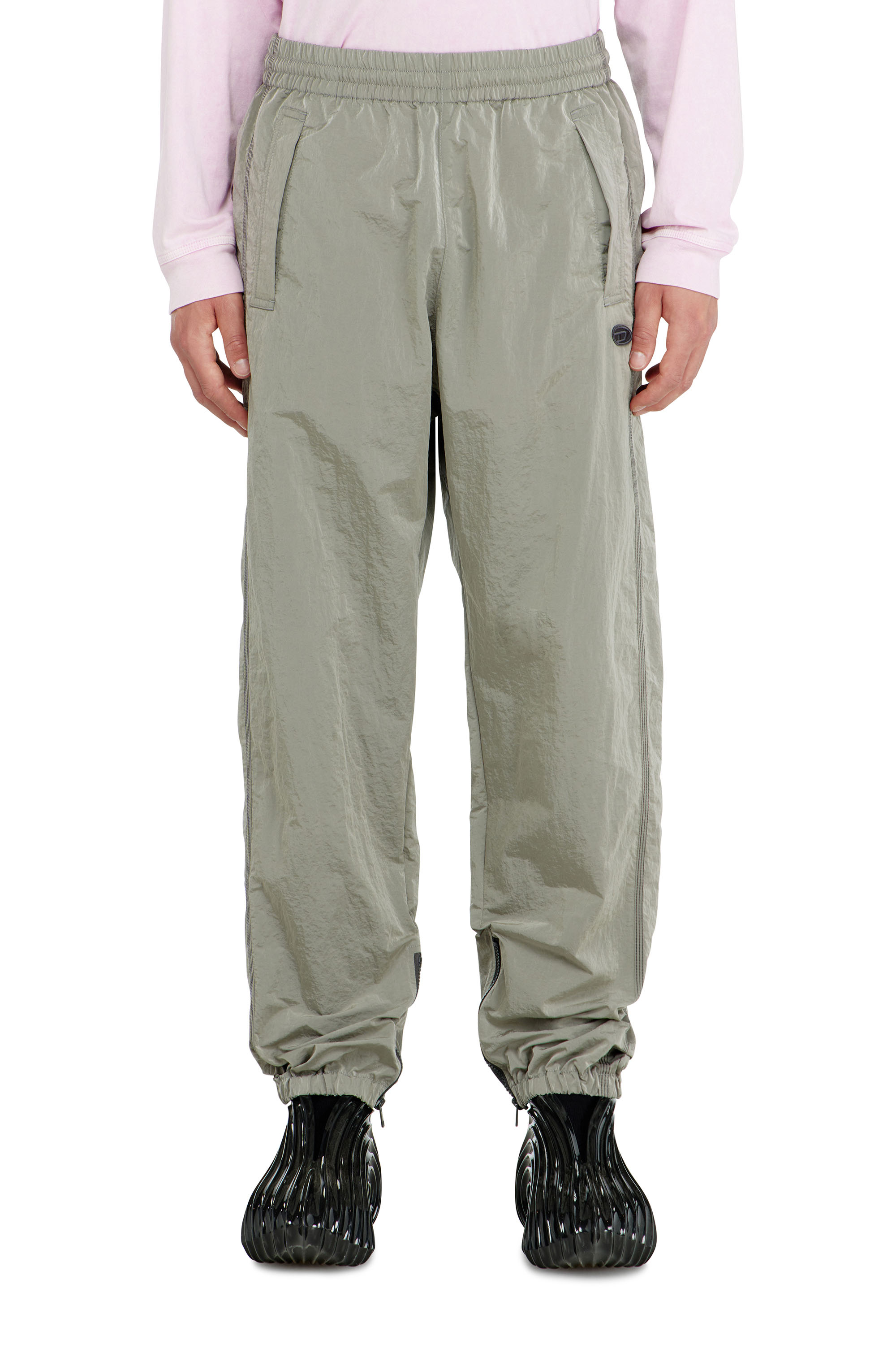 Diesel - P-ANOK, Pantalon en nylon &agrave; effet froiss&eacute; Homme in Gris - 3