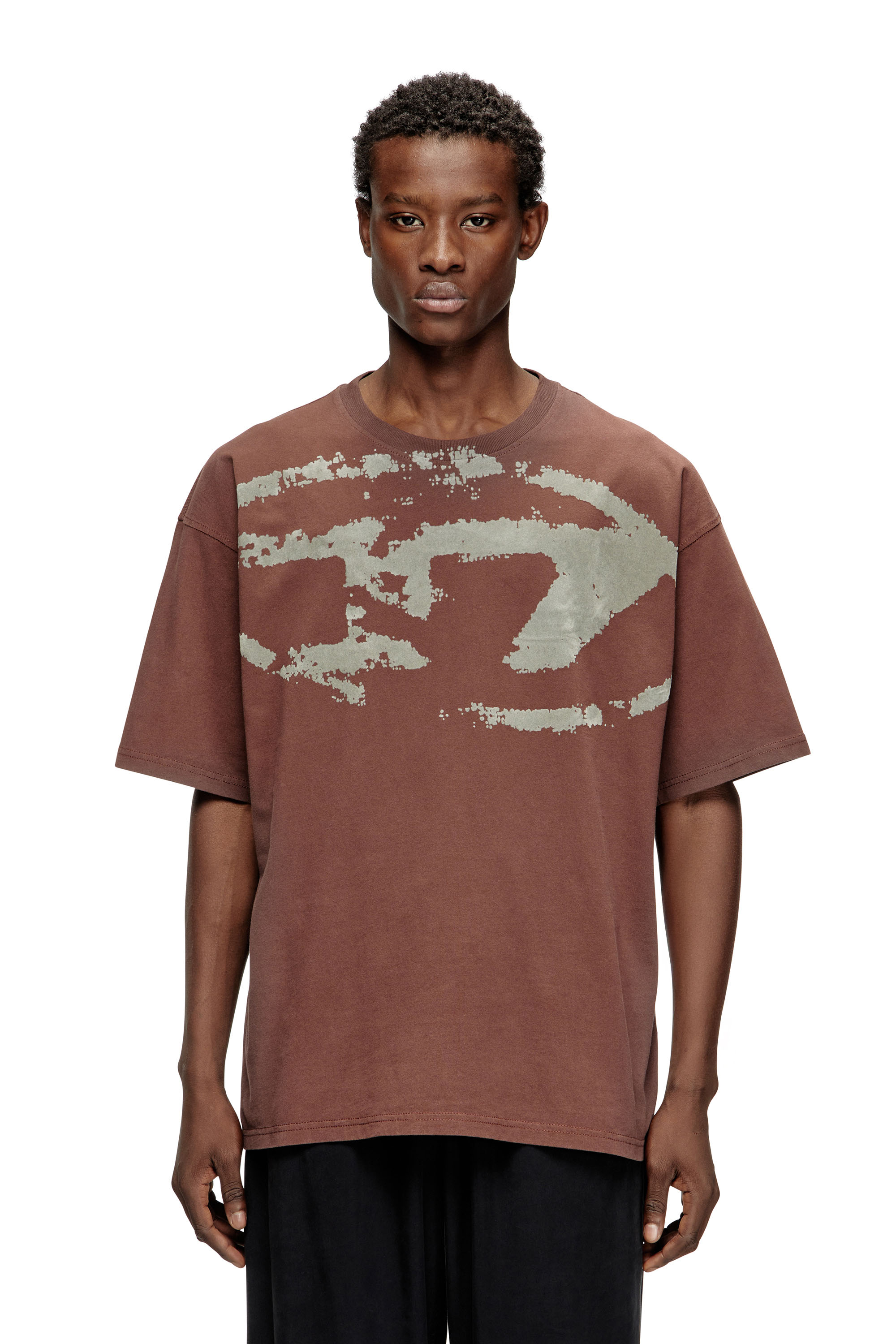 Diesel - T-BOXT-N14, T-shirt con stampa distressed floccata Uomo in Marrone - 1