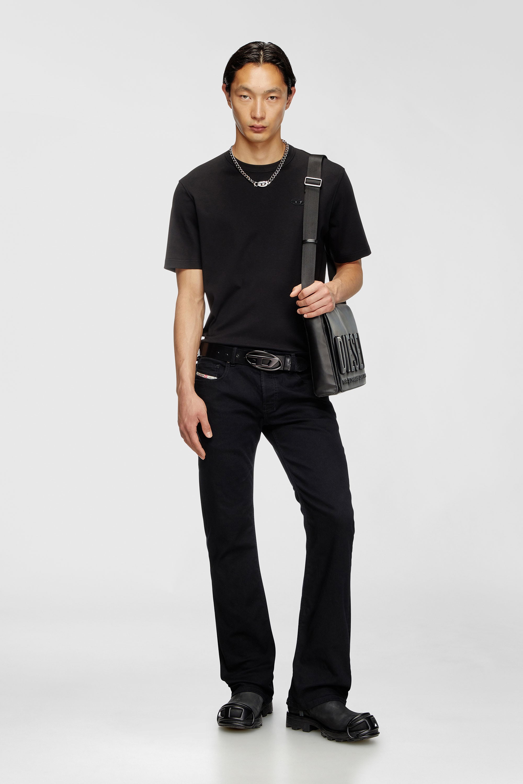 Diesel - T-ADJUST-SLITS-R17, T-shirt avec broderie &agrave; logo ton sur ton Homme in Noir - 2