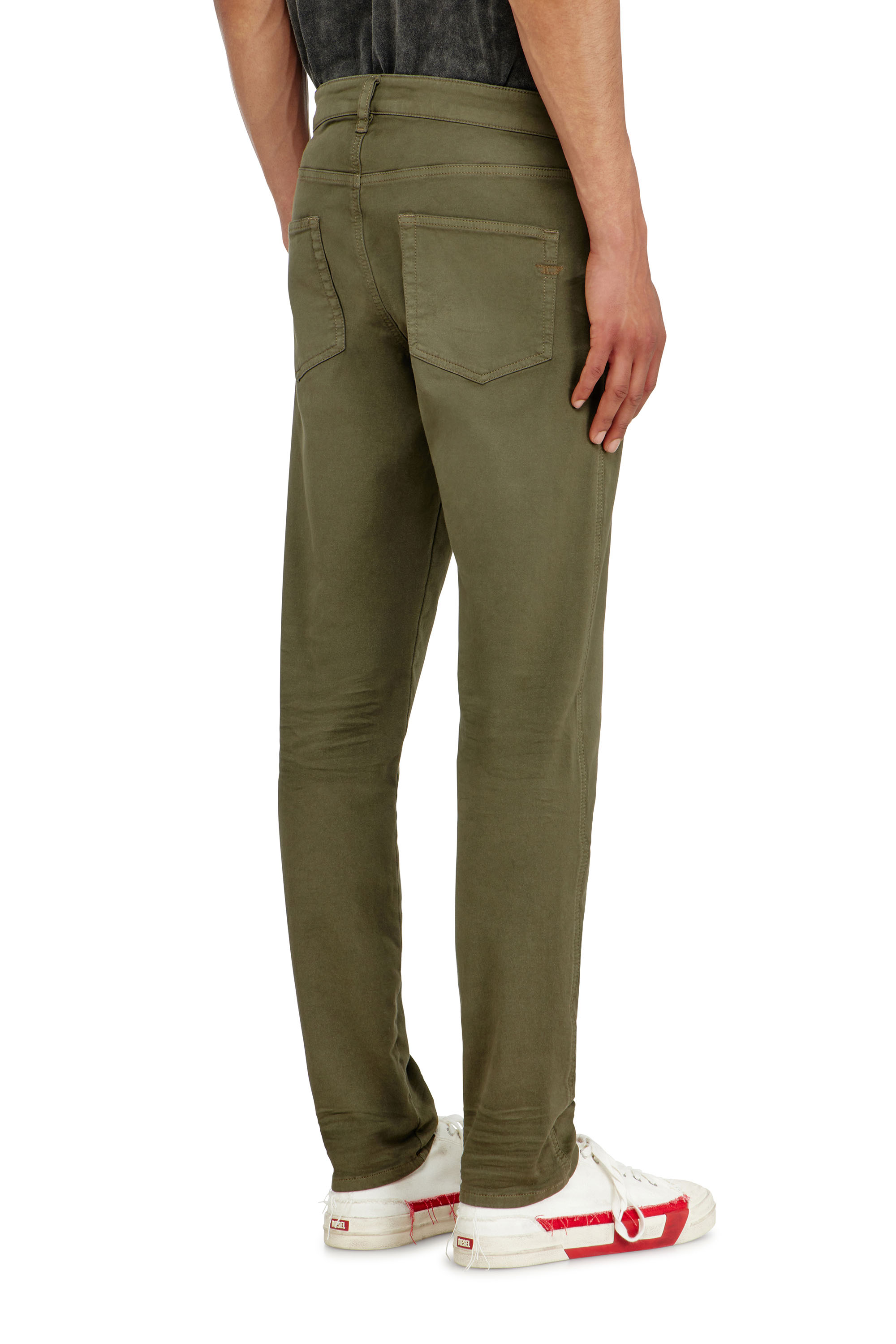 Diesel - Slim 2062 D-Strukt Joggjeans&reg; 0670M Uomo, Verde Militare - Image 3
