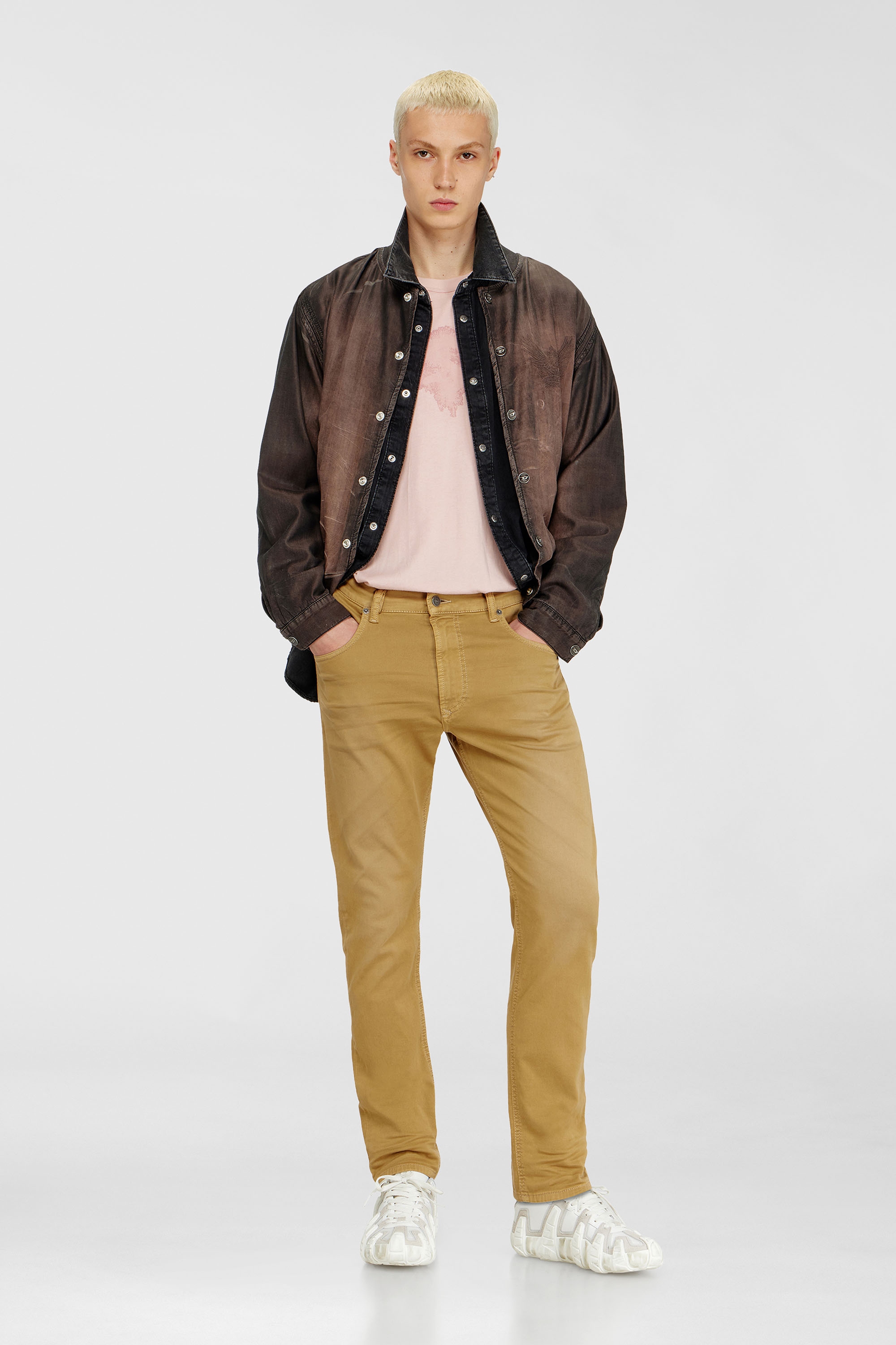 Diesel - Regular 2032 D-Krooley-BW Joggjeans&reg; 0670M Homme, Beige Fonc&eacute; - Image 1