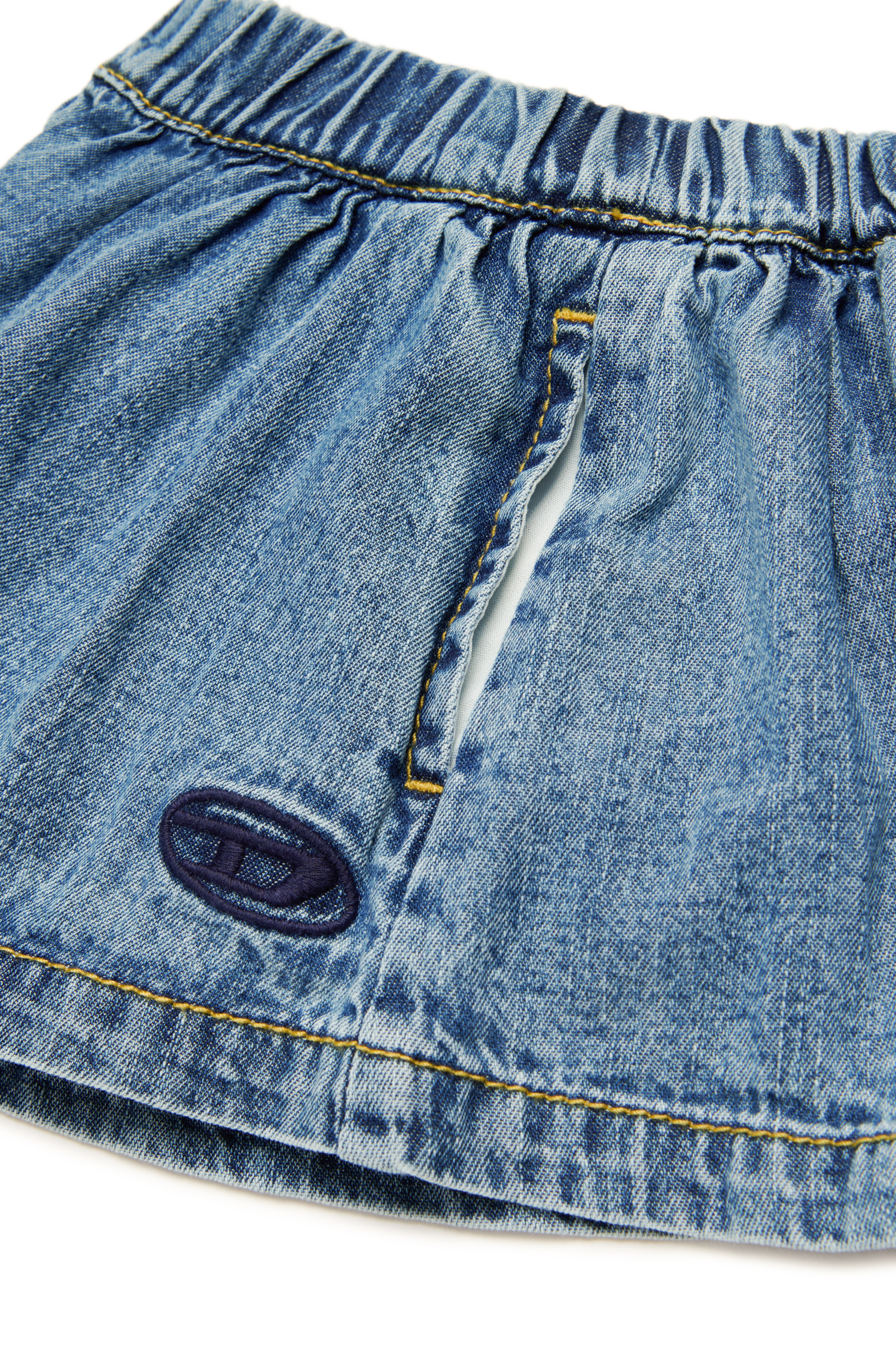 Diesel - PIXIB, Short en denim avec broderie Oval D Femme in Bleu - 4