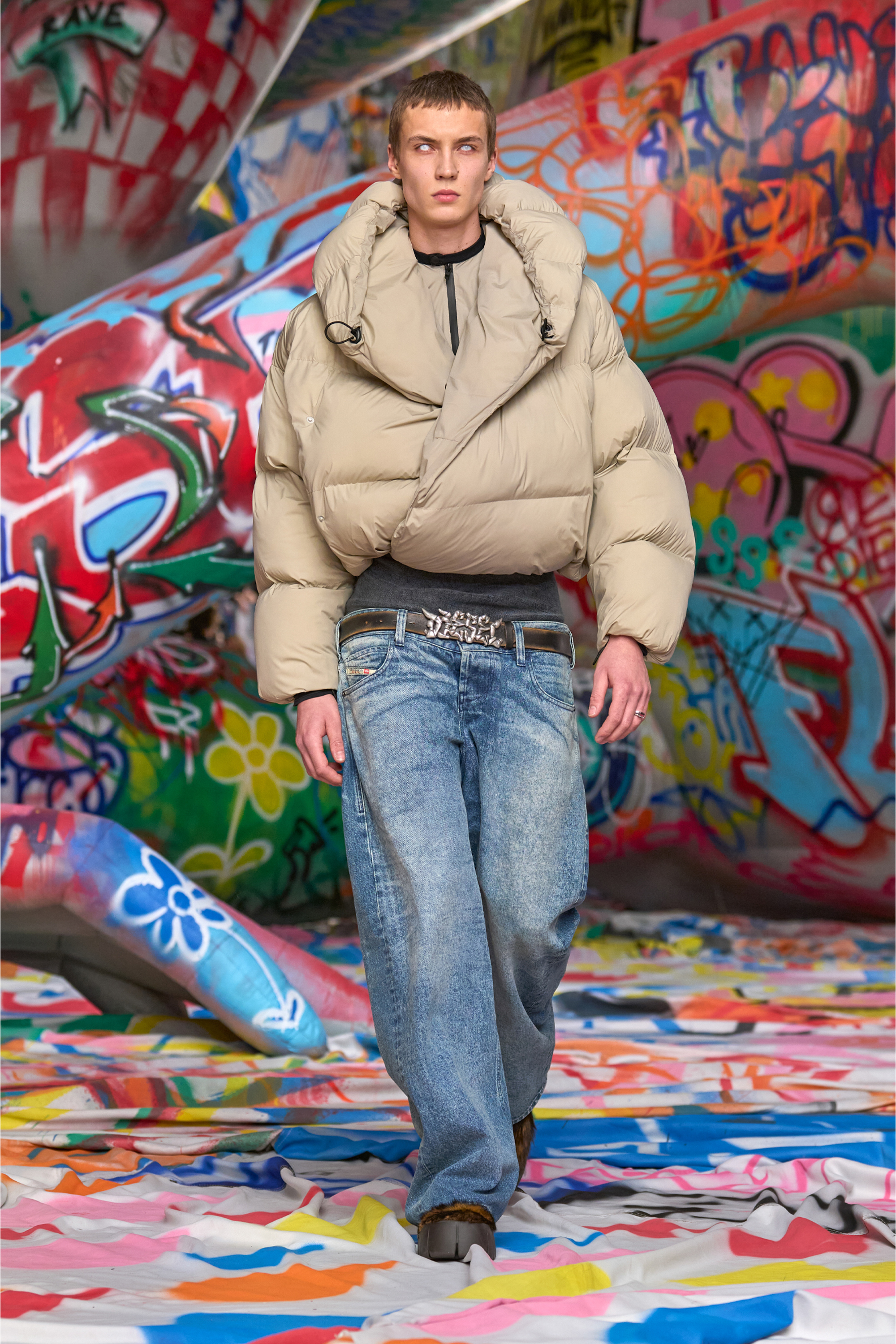 Diesel - B-GRAFFITI, Unisex 3.5 cm behandelter Gürtel aus Leder mit Graffiti-Schnalle in Schwarz/Beige - 4