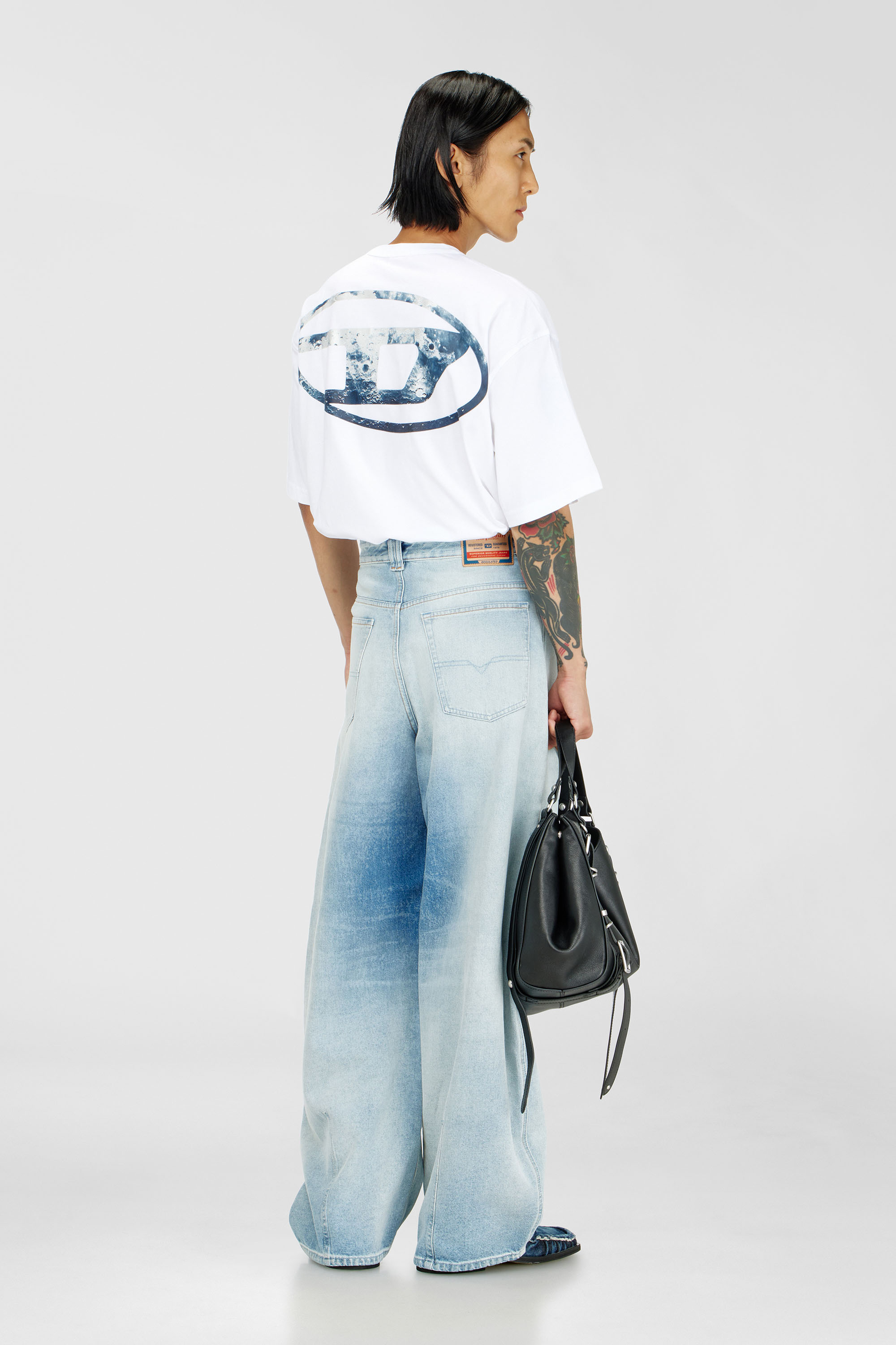 Diesel - T-WASH-MOON-T92, T-shirt in cotone con logo Oval D e grafica Uomo in Bianco - 1
