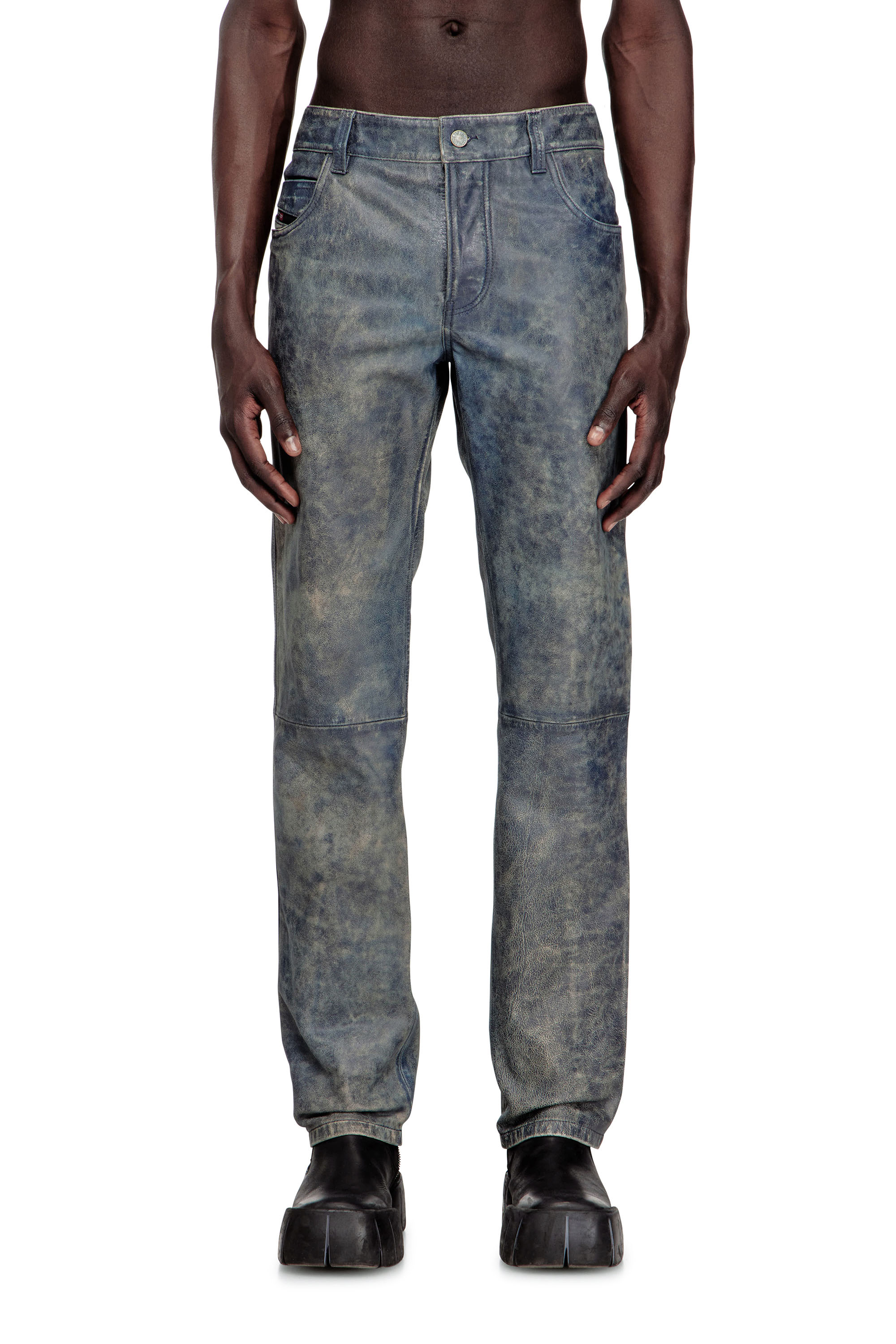 Diesel - P-VYLL-QMBW, Pantalon en cuir coupe jean Homme in Bleu - 1