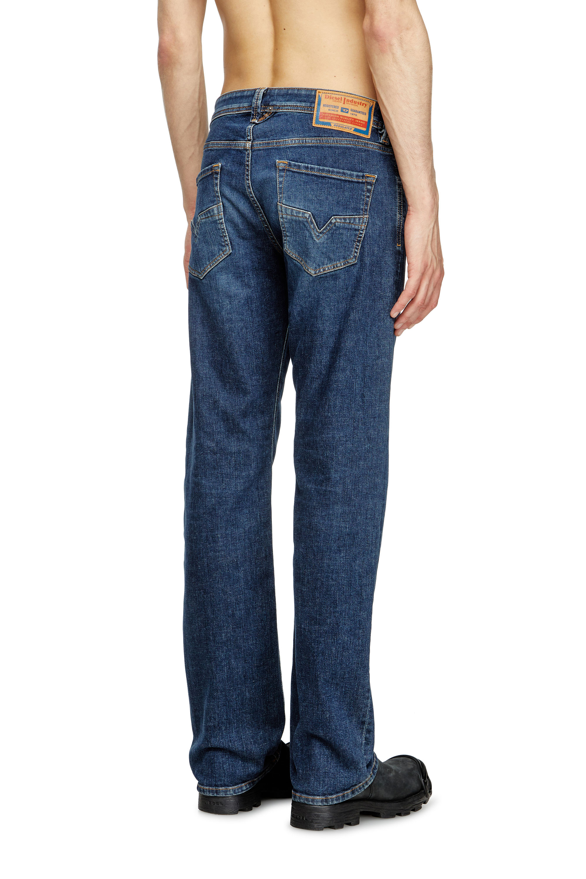 Diesel - Regular Jeans 1985 Larkee 09J47 Uomo, Blu Scuro - Image 4