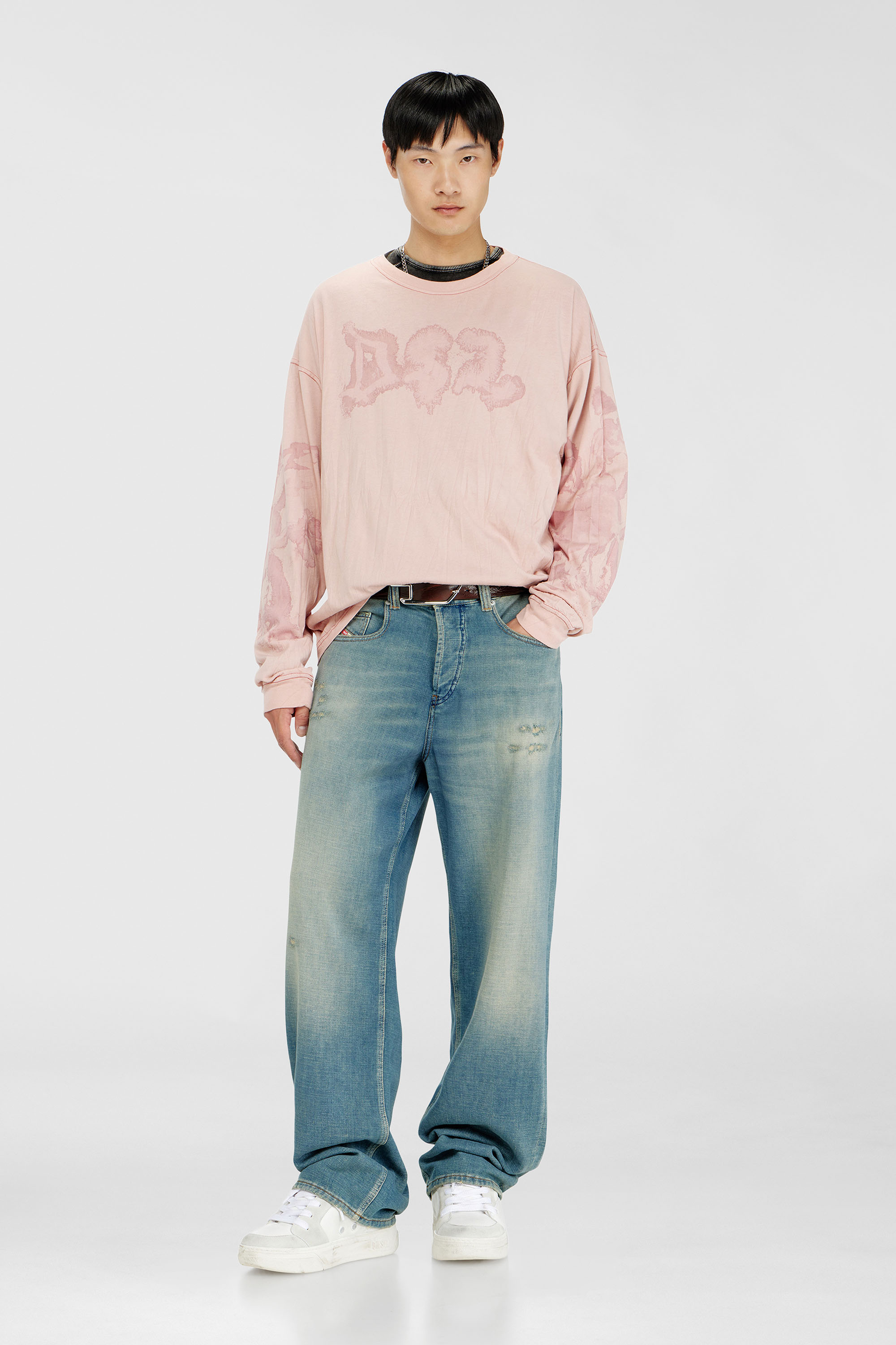 Diesel - T-BOXT-LS-AA4, T-shirt relaxed a manica lunga con stampa macchiata Uomo in Rosa - 2