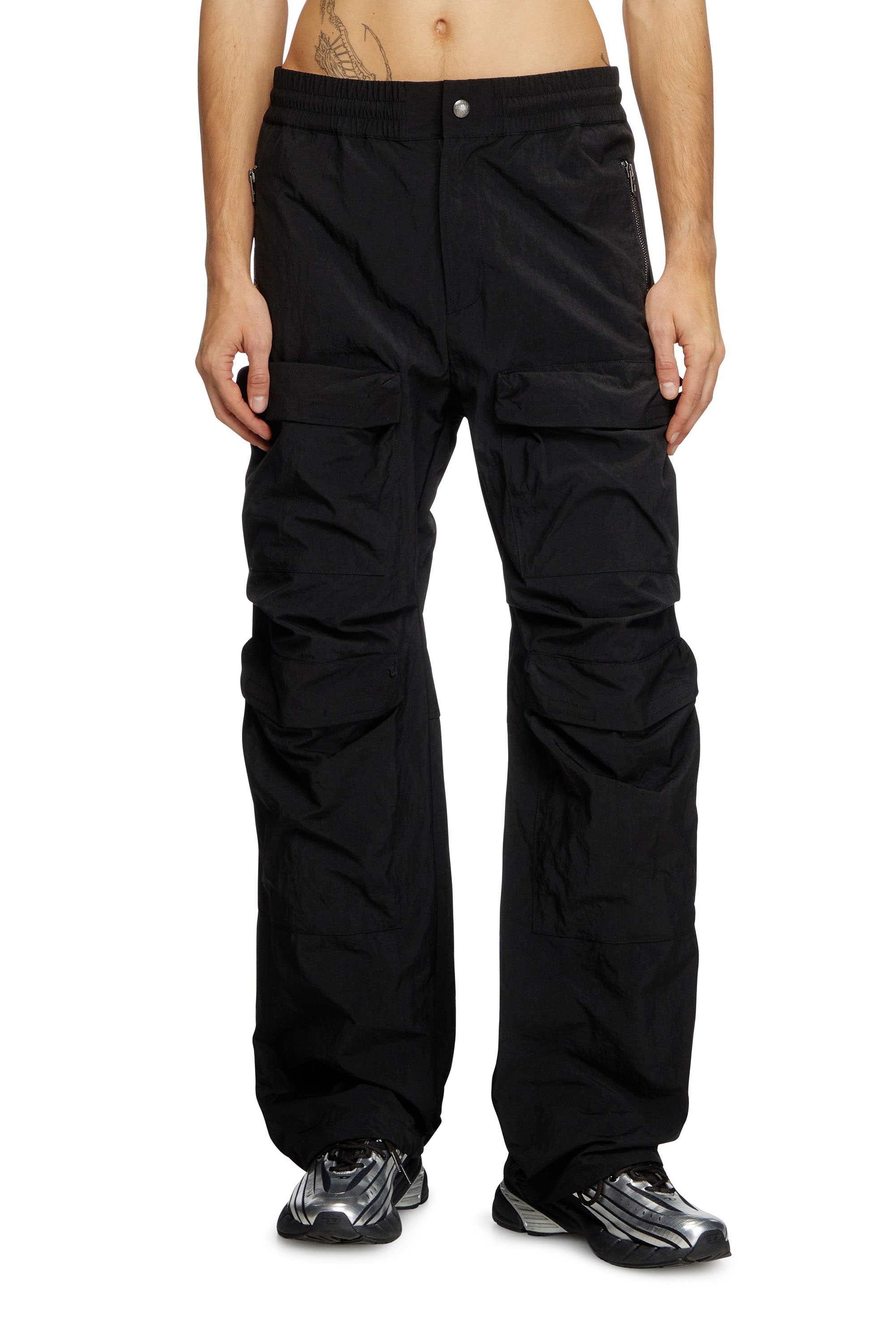 Diesel - P-DANZEL, Pantalon utility en nylon surteint Homme in Noir - 1