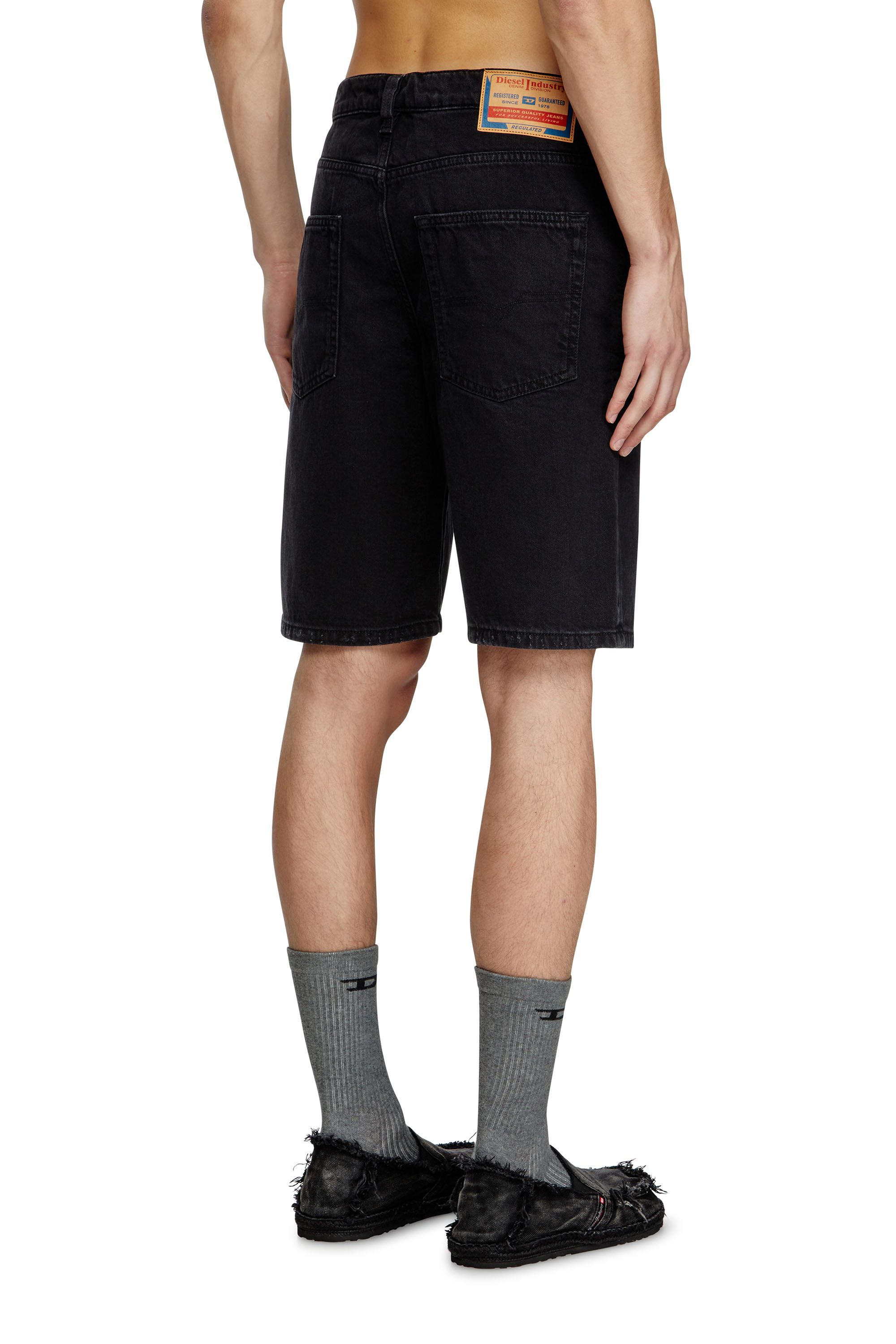 Diesel - REGULAR-SHORT, Short en denim Homme in Noir - 4