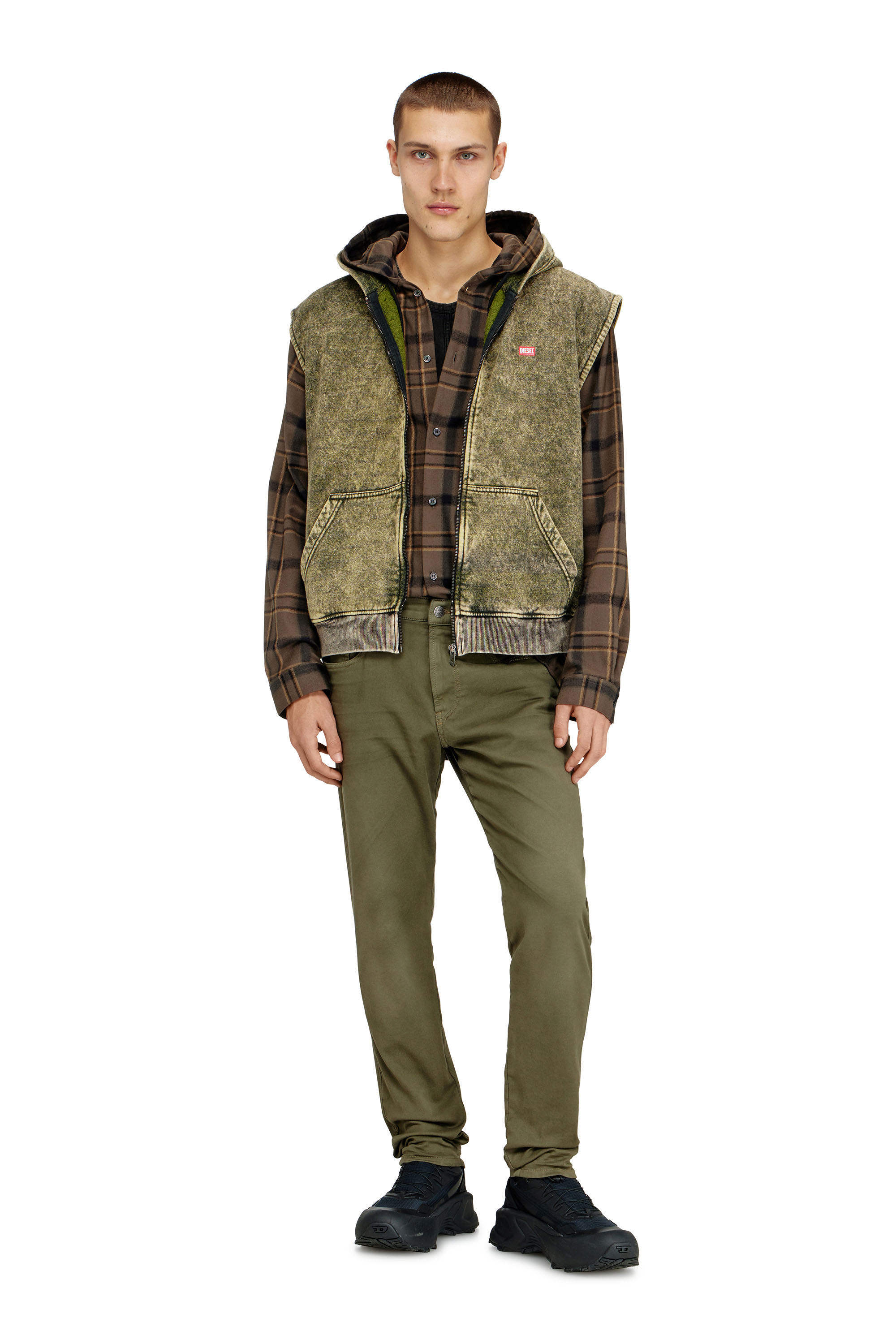 Diesel - Slim 2062 D-Strukt Joggjeans&reg; 0670M Uomo, Verde Militare - Image 1