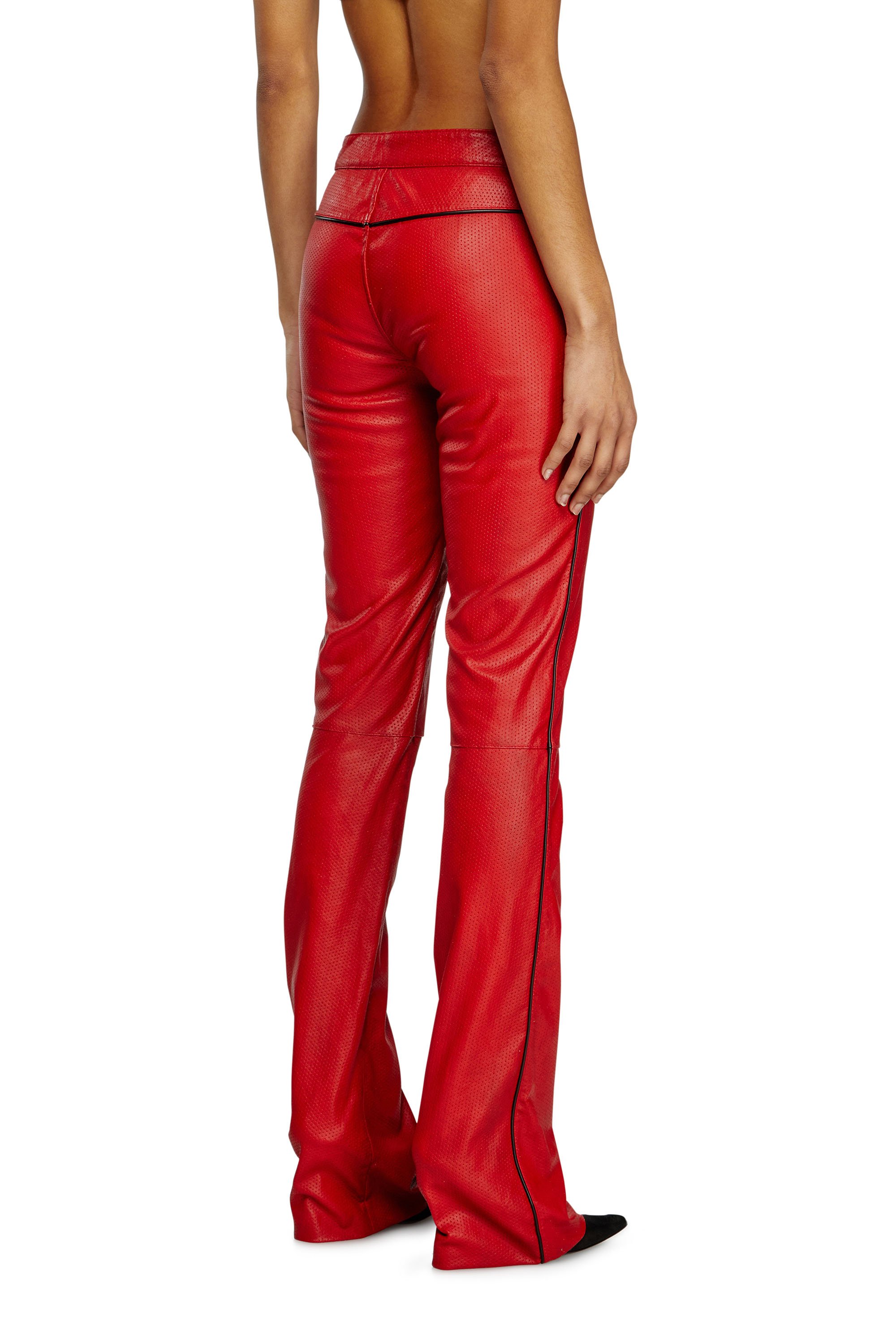 Diesel - L-INSEY, Pantaloni biker in pelle stretch traforata Donna in Rosso - 4