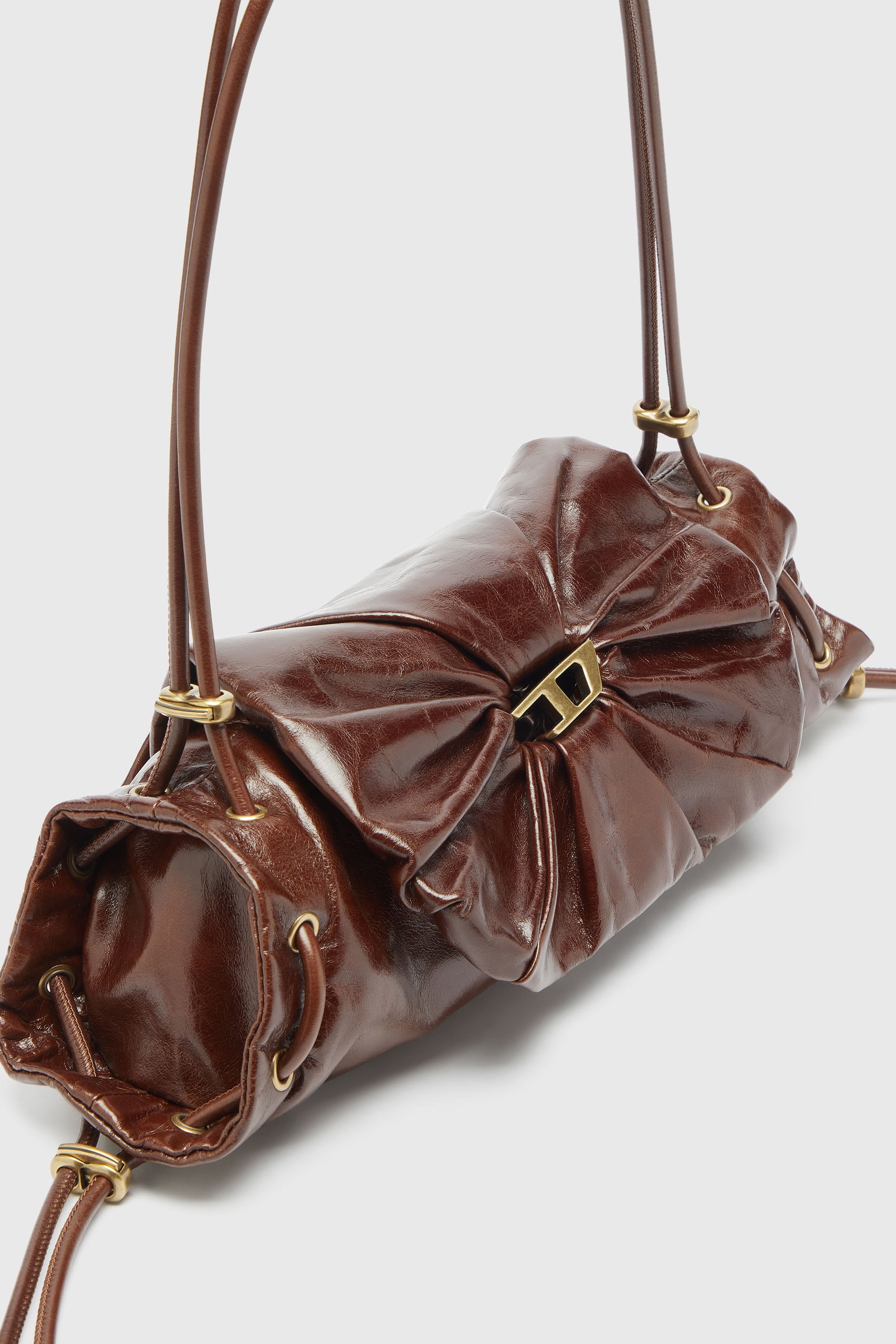 Diesel - SCRUNCH-D SHOULDER S, Scrunch-D-Petit sac &agrave; bandouli&egrave;re en cuir froiss&eacute; Femme in Marron - 5