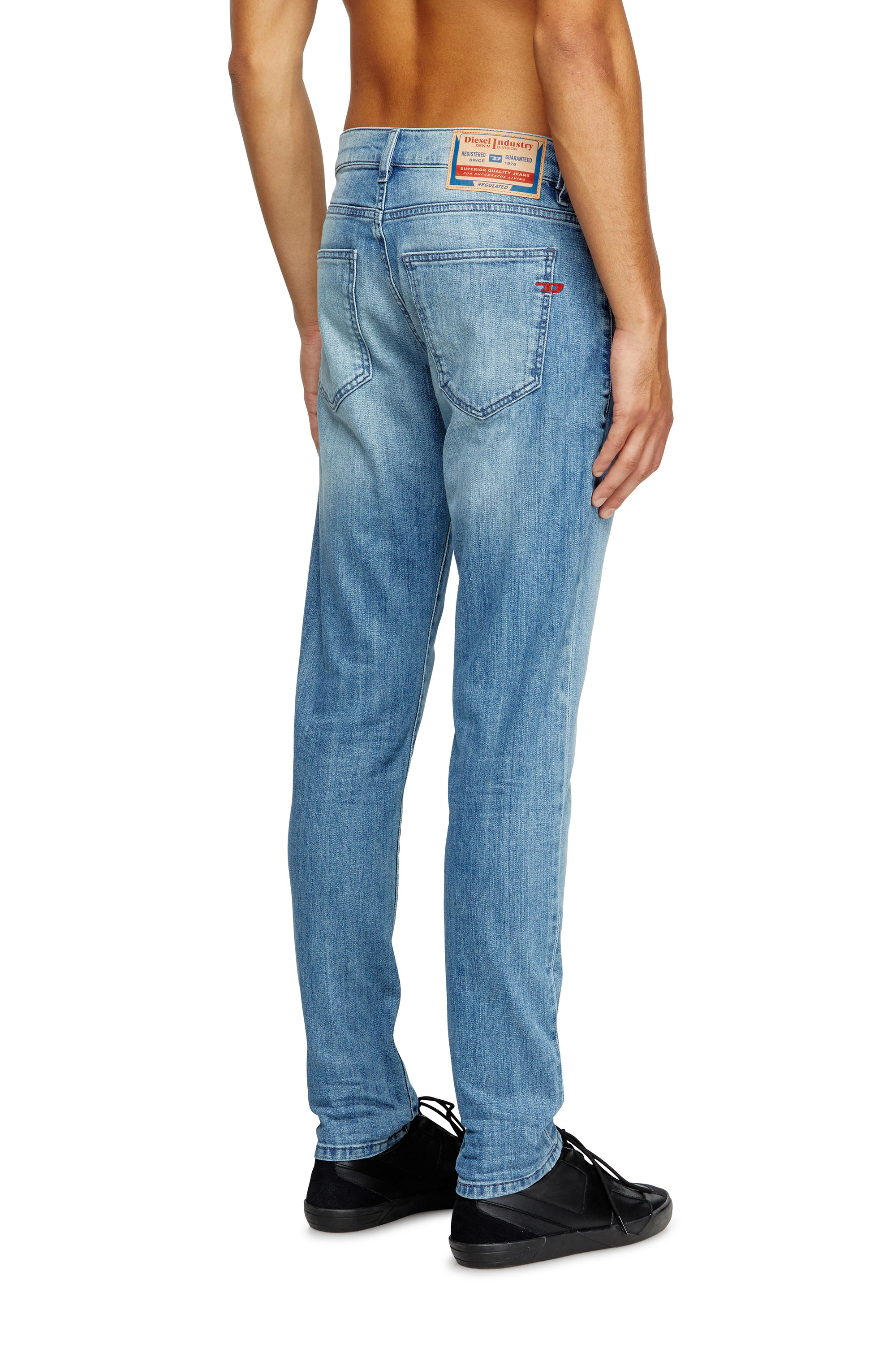 Diesel - Slim Jeans 2019 D-Strukt 0GRDI Uomo, Blu Chiaro - Image 4