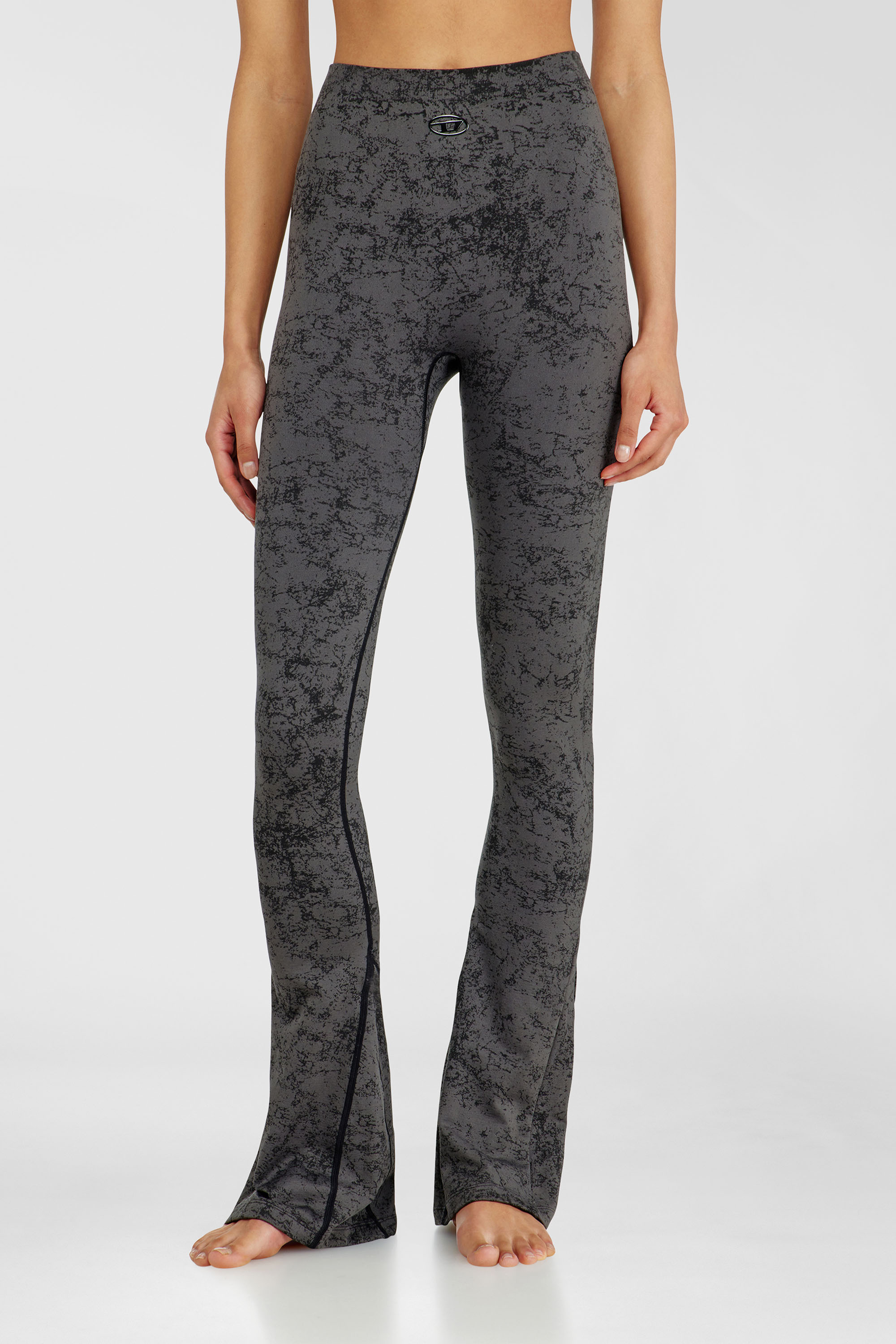Diesel - CORNELIA-UTLT, Leggings svasati con stampa utilitarian Donna in Grigio - 1