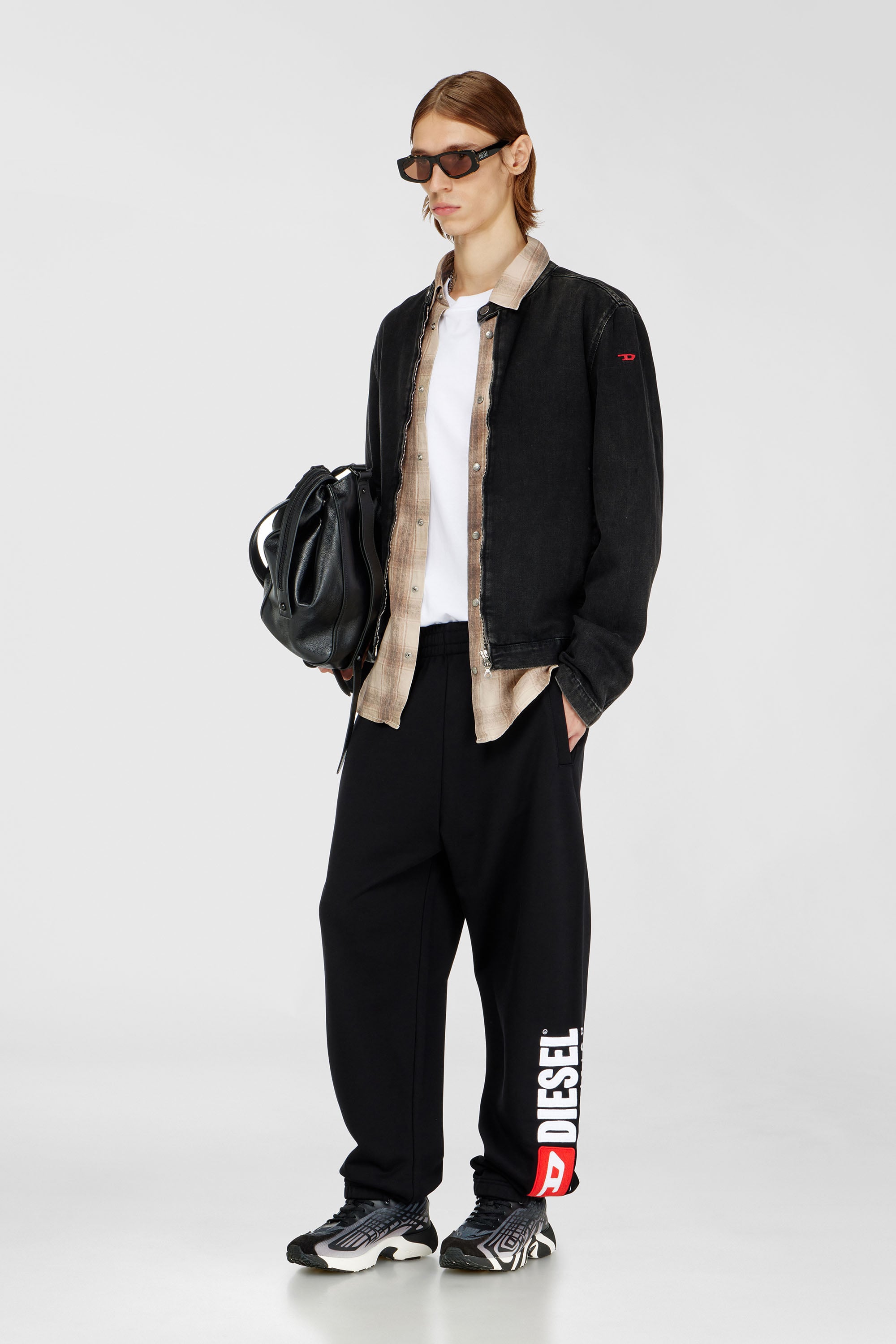 Diesel - P-MARKY-DIV, Pantalon en coton avec patch Diesel Homme in Noir - 1