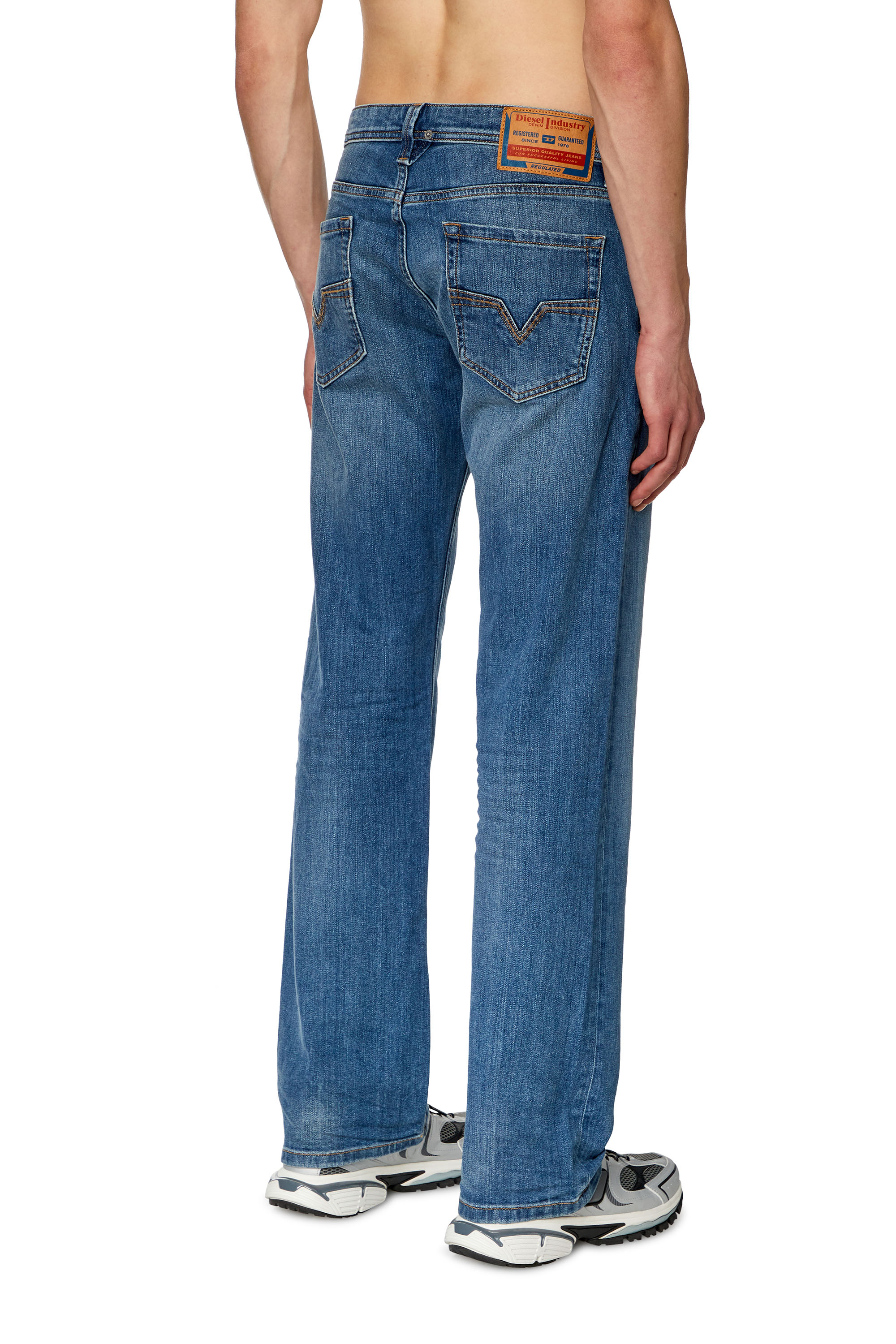 Diesel - Regular Jeans 1985 Larkee 0KIAL Homme, Bleu Clair - Image 2