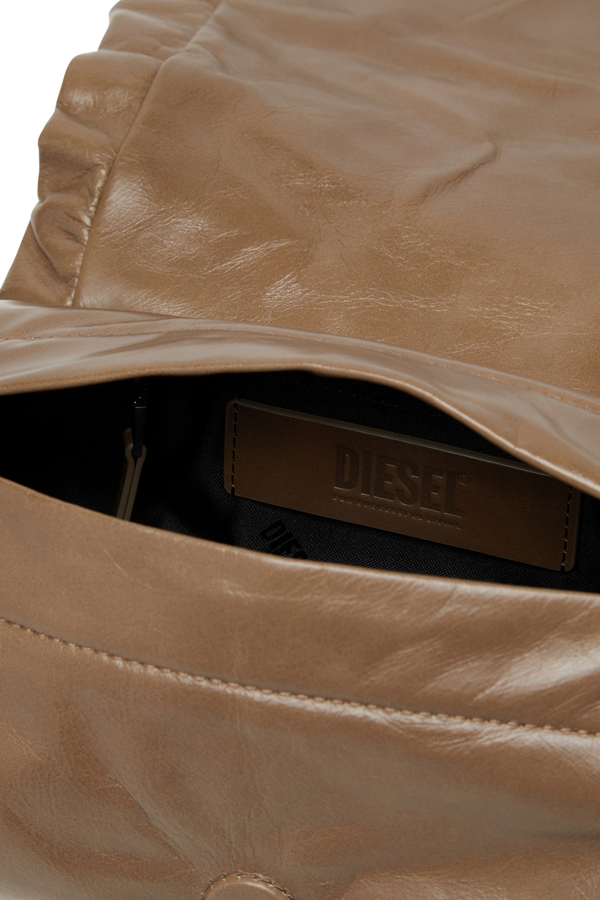 Diesel - SCRUNCH-D SHOULDER S, Scrunch-D S-Borsa a spalla in pelle arricciata Donna in Marrone - 3