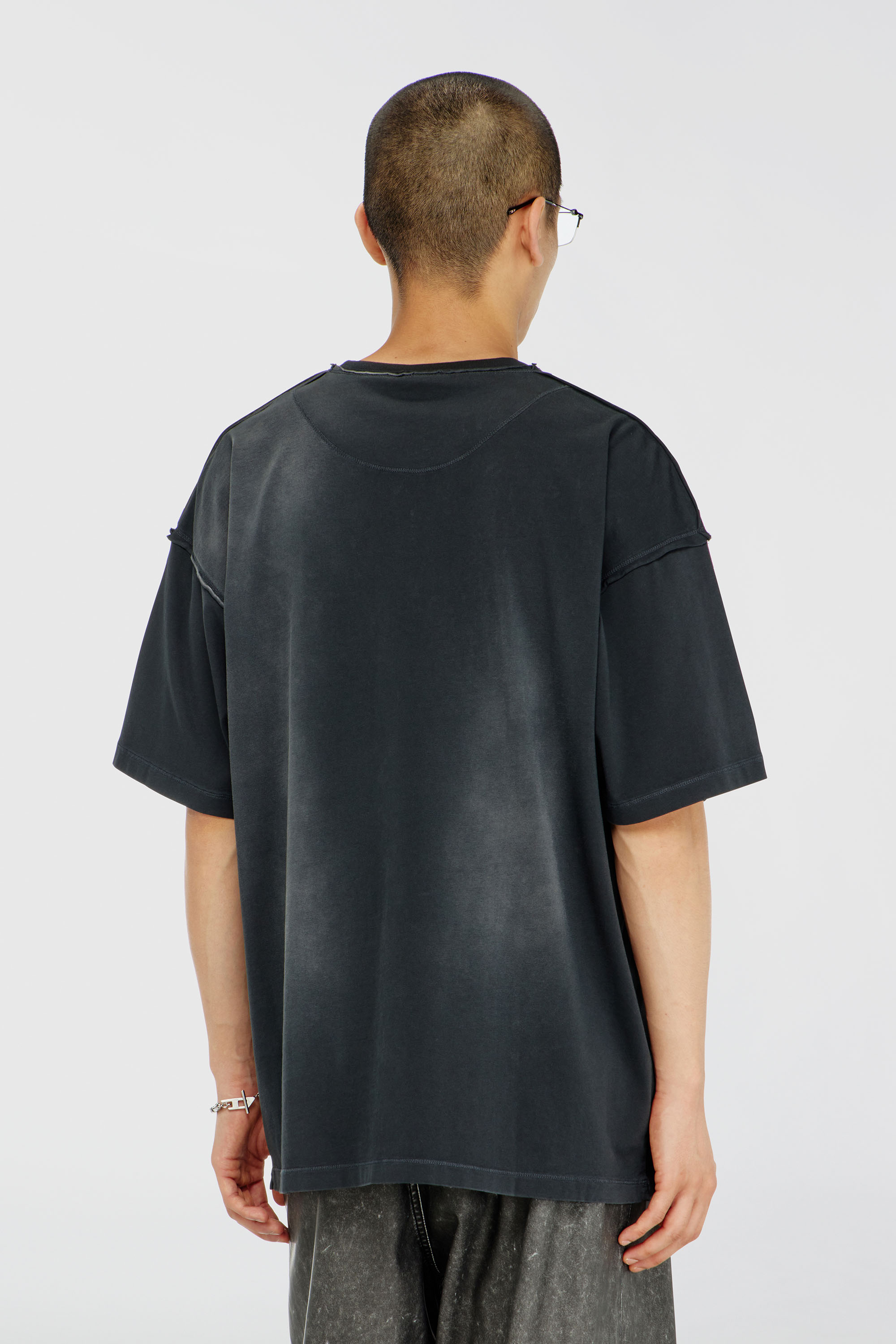 Diesel - T-POCK, Herren Verwaschenes T-Shirt mit zerrissener Brusttasche in Schwarz - 4