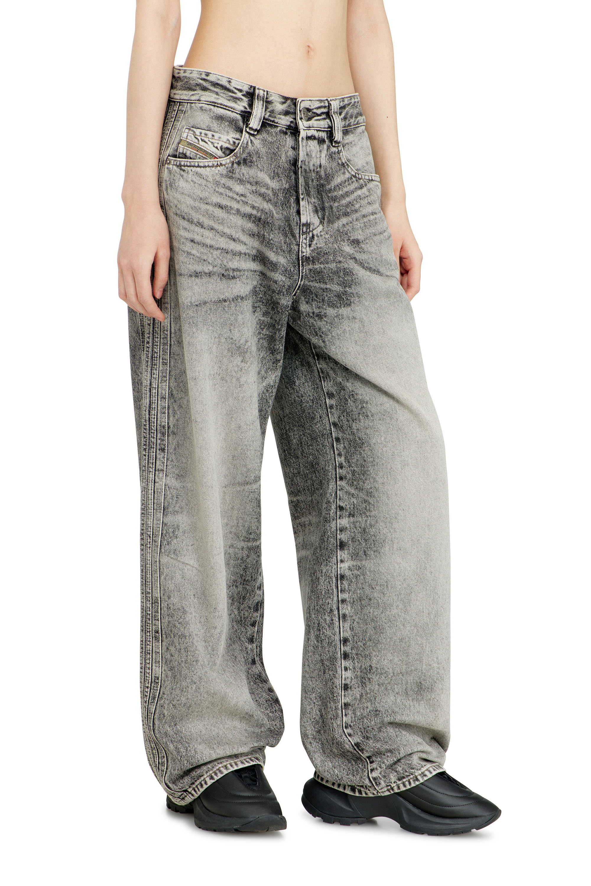 Diesel - Relaxed Jeans 1997 D-Enim-M 09P11 Mixte, Gris Clair - Image 1