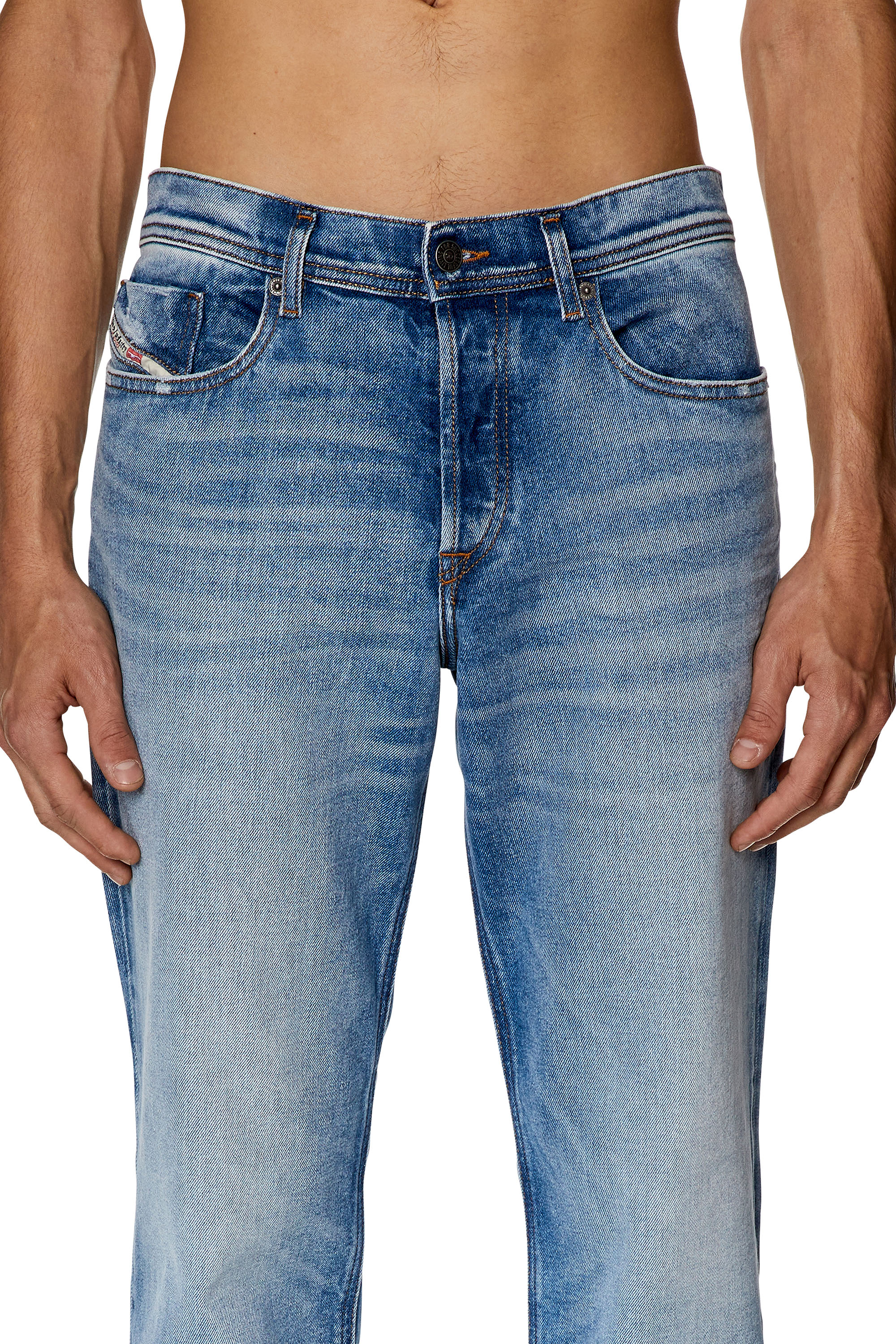 Diesel - 2023 D-Finitive 09G24 Tapered Jeans, Bleu Clair - Image 3