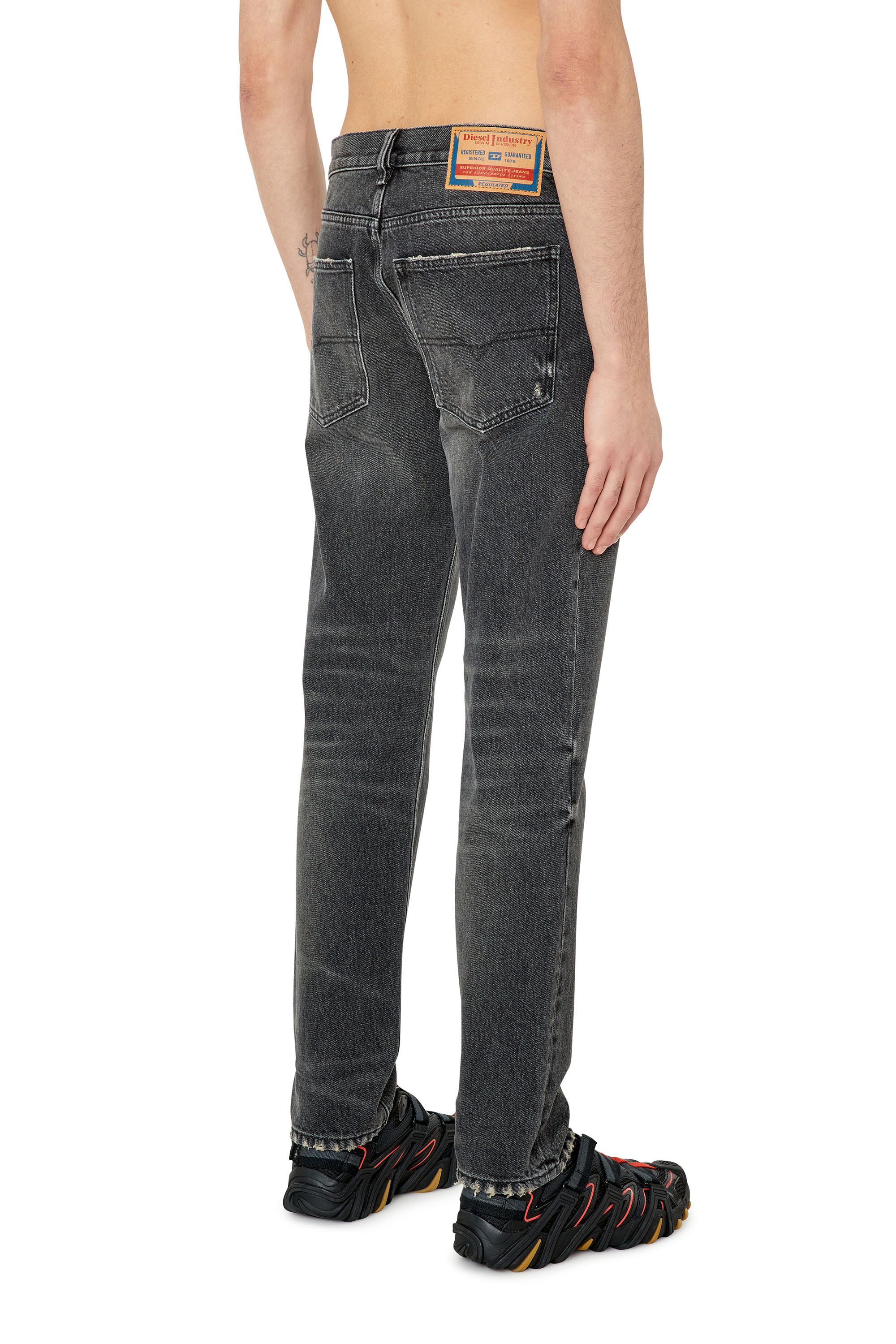 Diesel - 1995 D-Sark 007K8 Straight Jeans, Black/Dark grey - Image 2