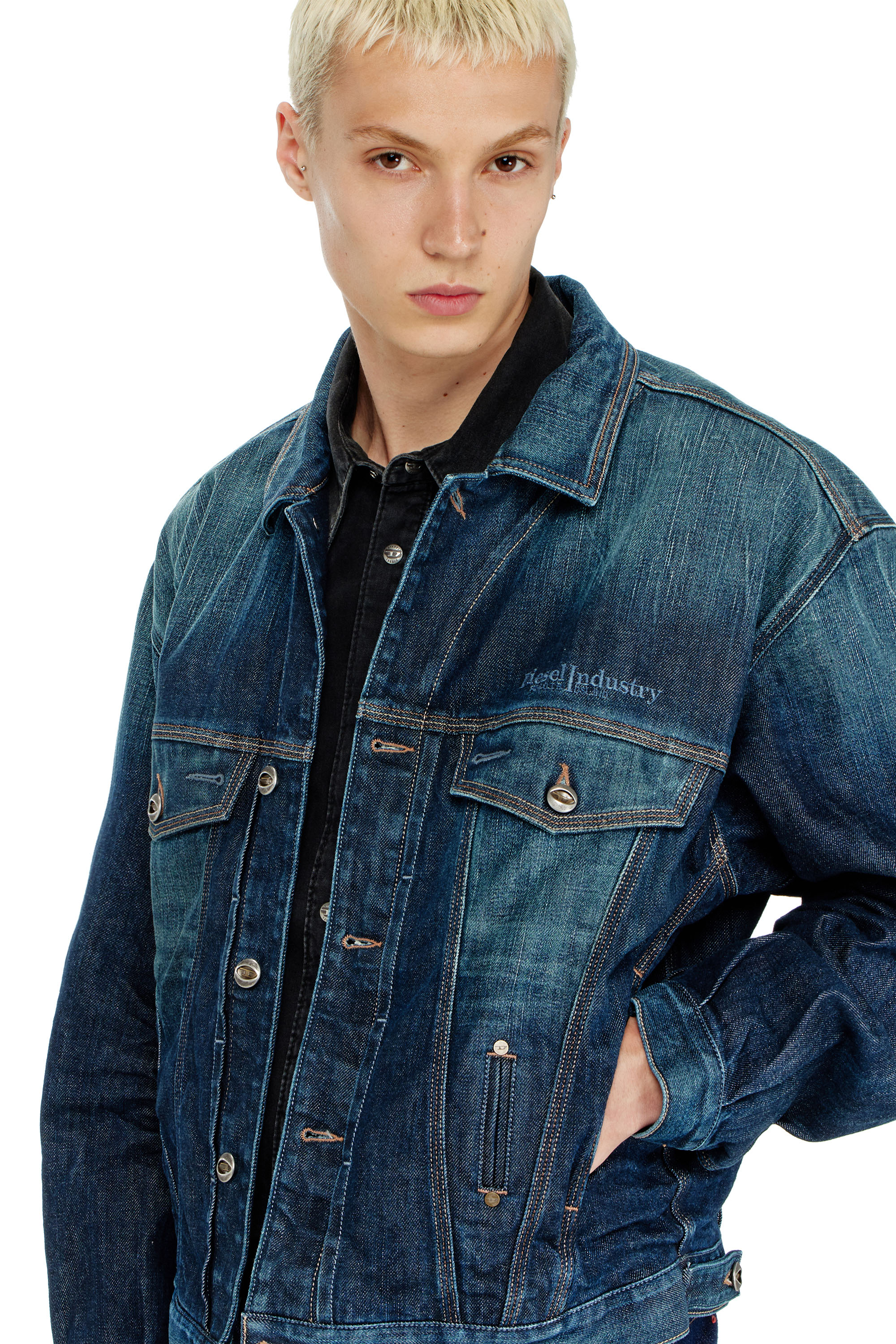 Diesel - D-DENVER-CL, Unisex Trucker-Jacke aus selvedge denim in Dunkelblau - 5