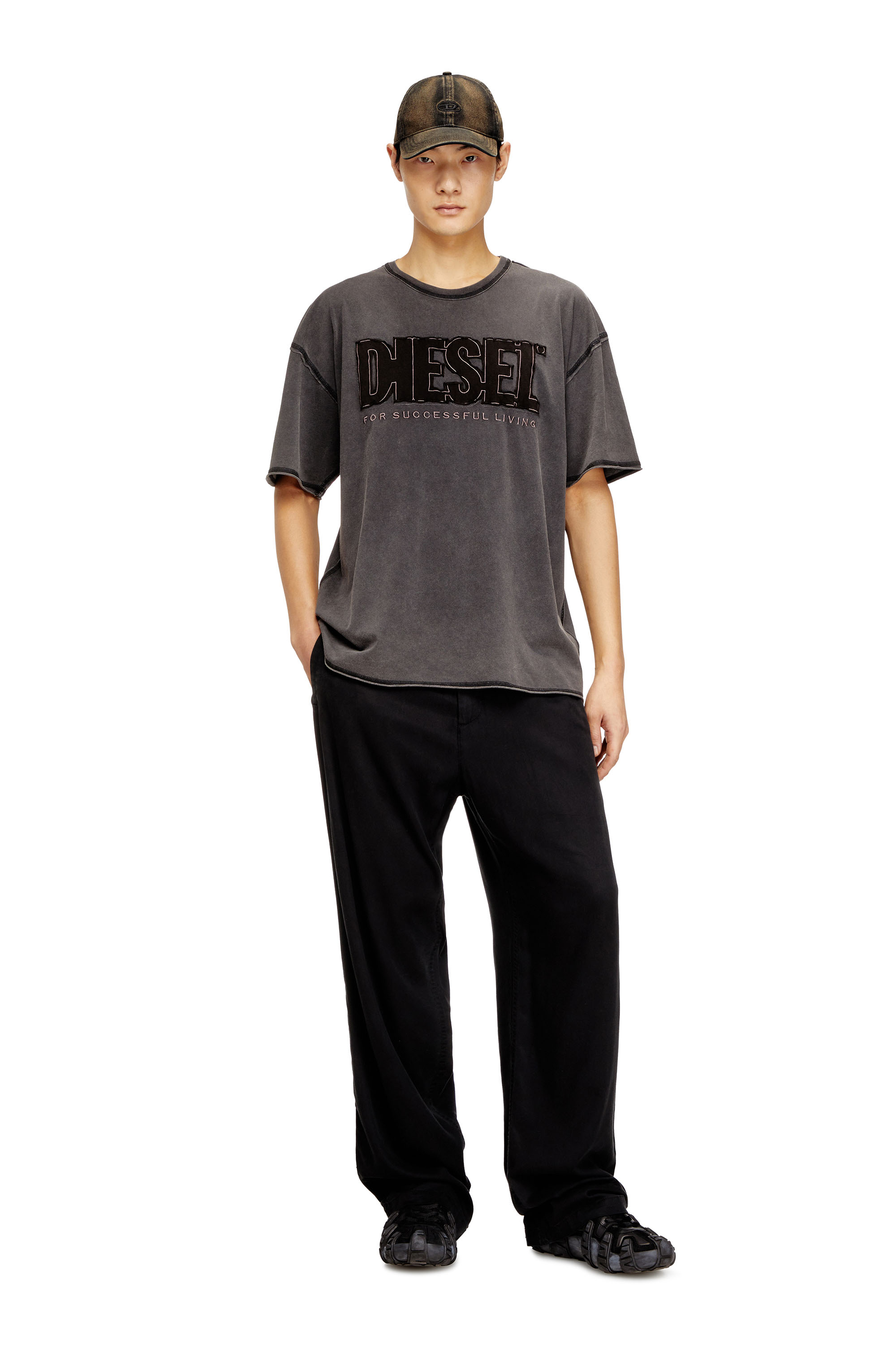 Diesel - T-RAWBOXT, Herren T-Shirt mit appliziertem Logo und rohem Rand in Schwarz/Grau - 2